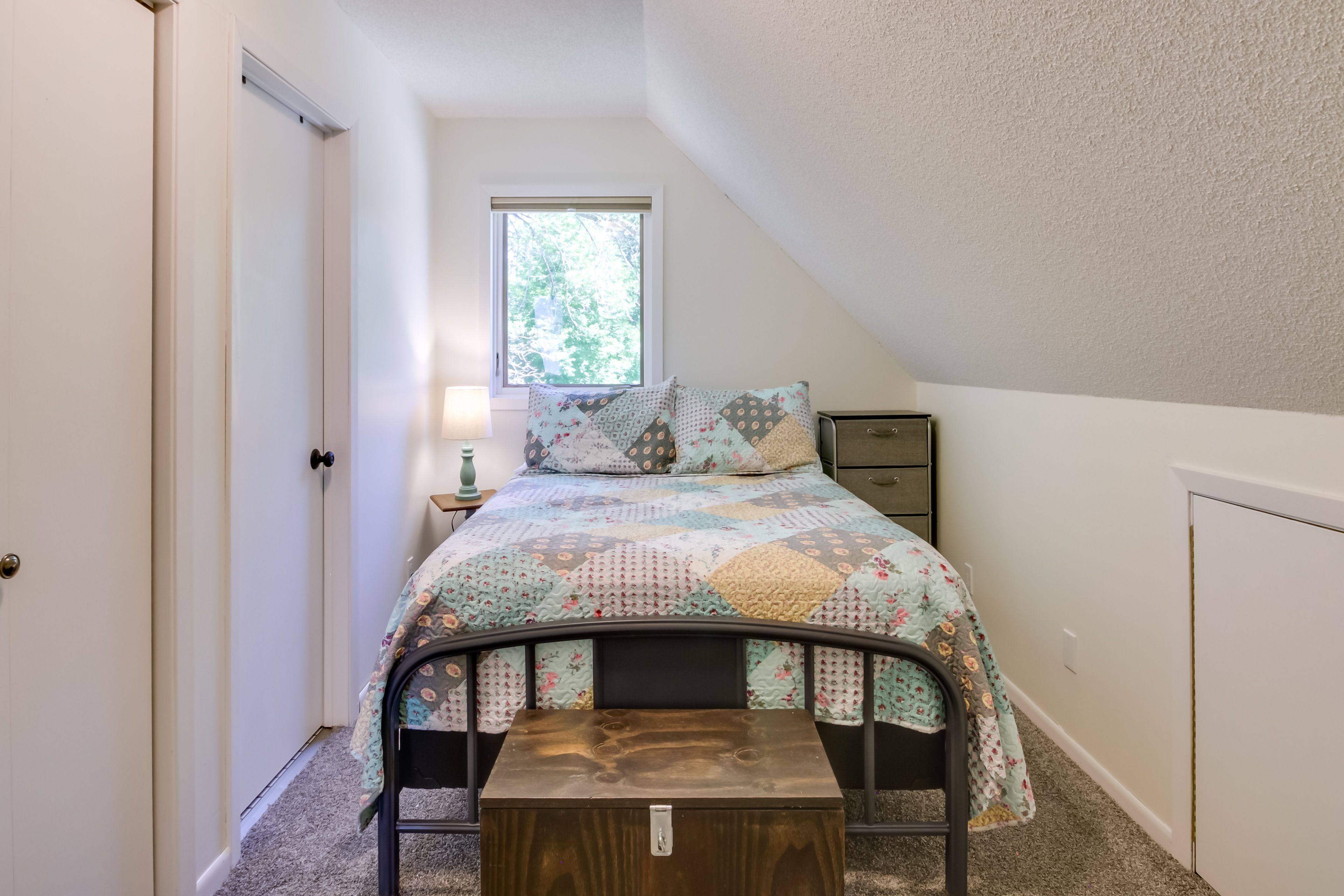 Bedroom 4 | Queen Bed | 2nd Floor