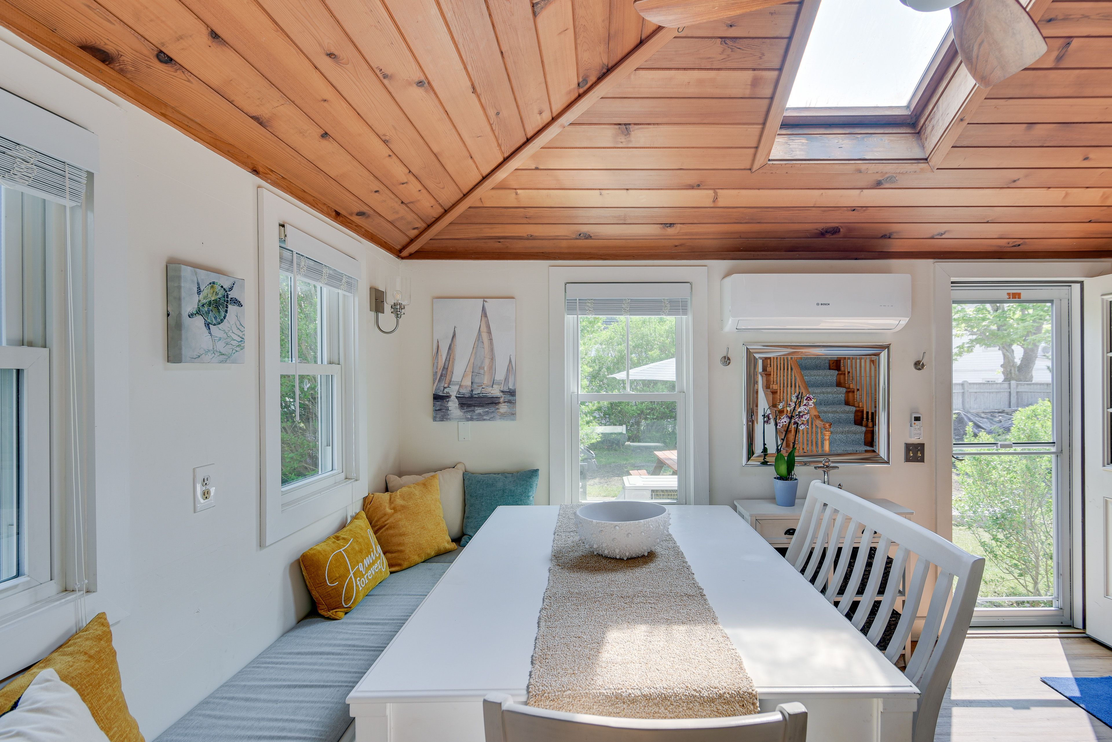 Dining Area | Dishware & Flatware Provided