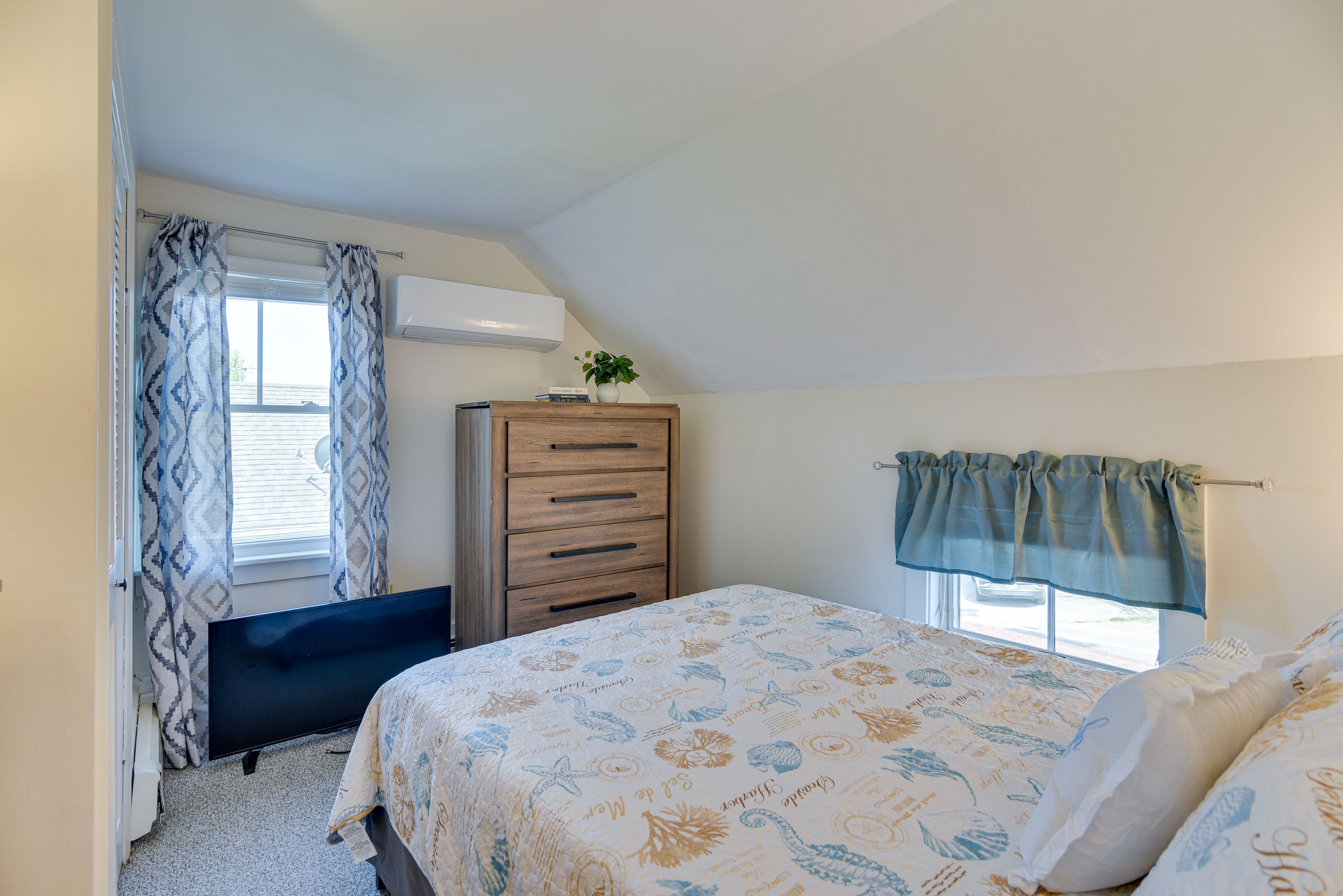 Bedroom 3 | Full Bed | 2nd Floor