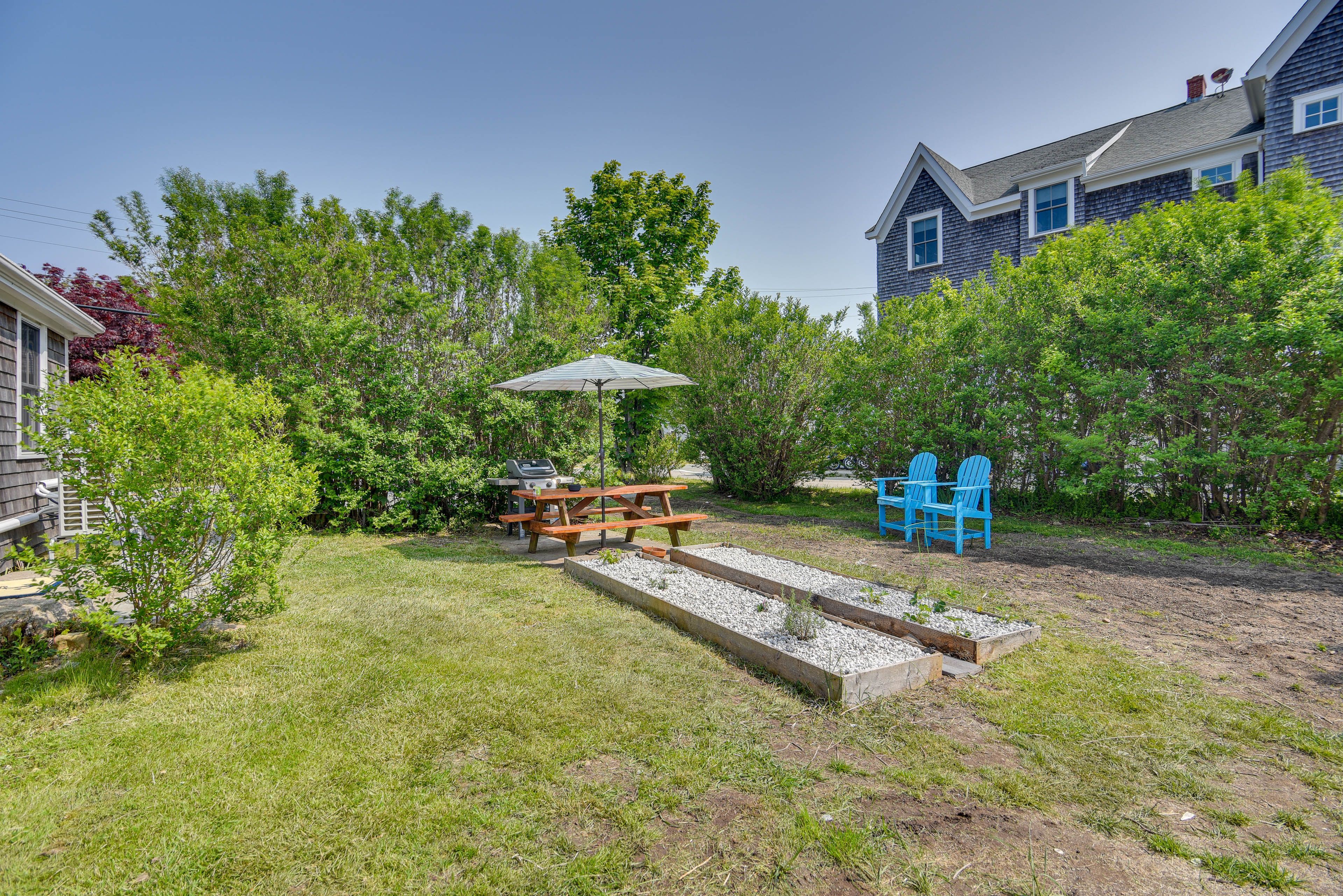 Backyard | Dining Area w/ Gas Grill