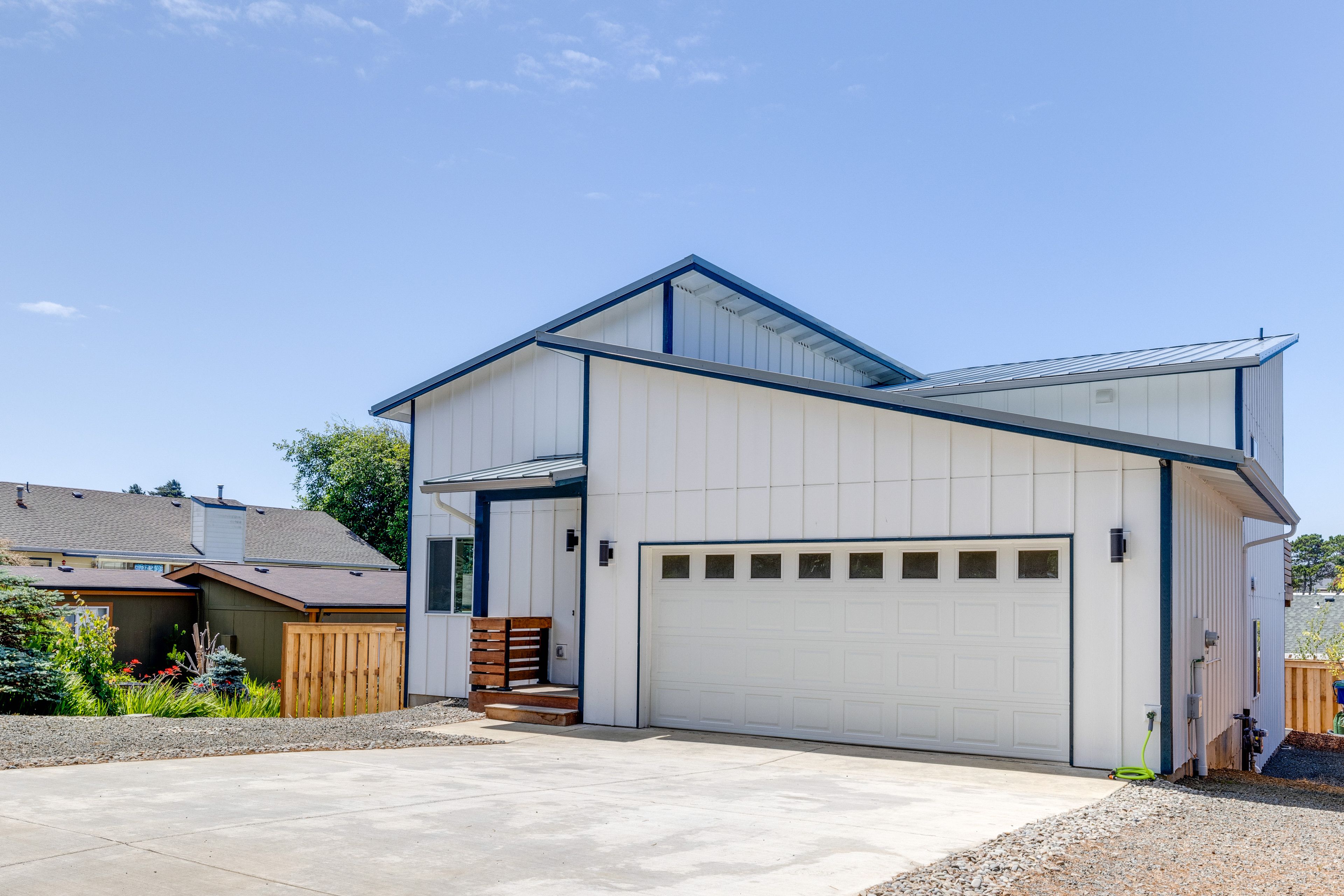 Parking | Garage (2 Vehicles) | Driveway (2 Vehicles) | Free Public Parking