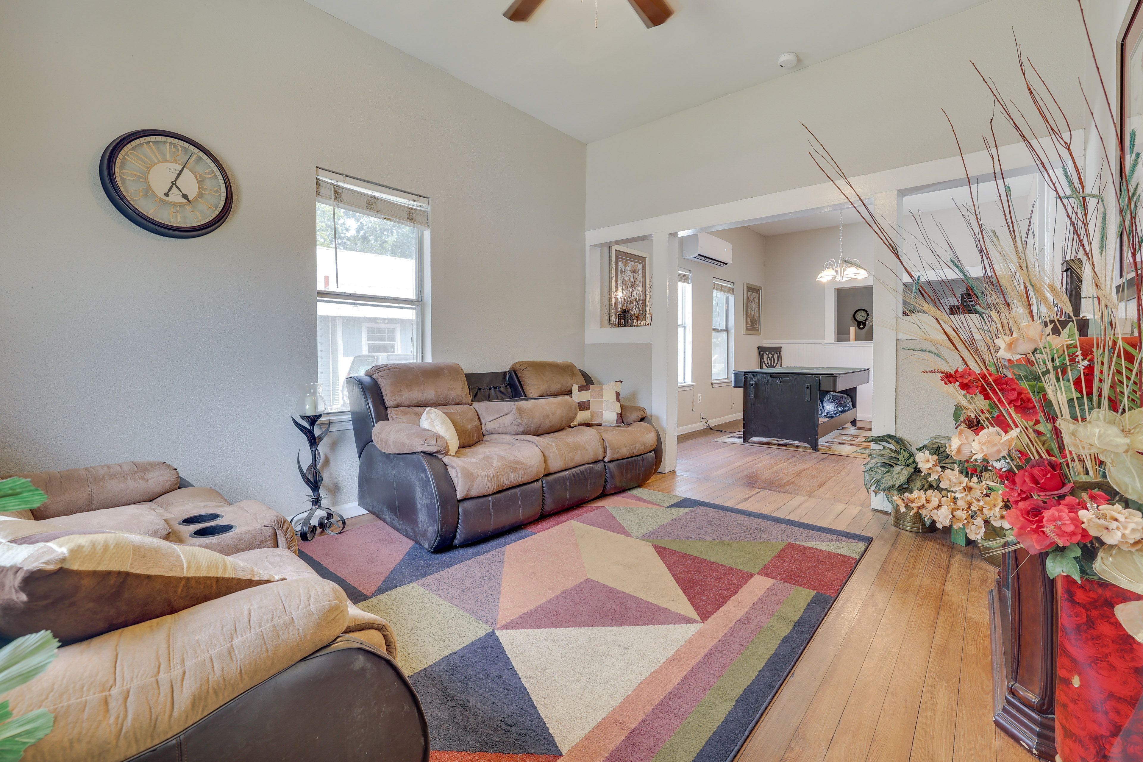 Living Room | Free WiFi | Fireplace