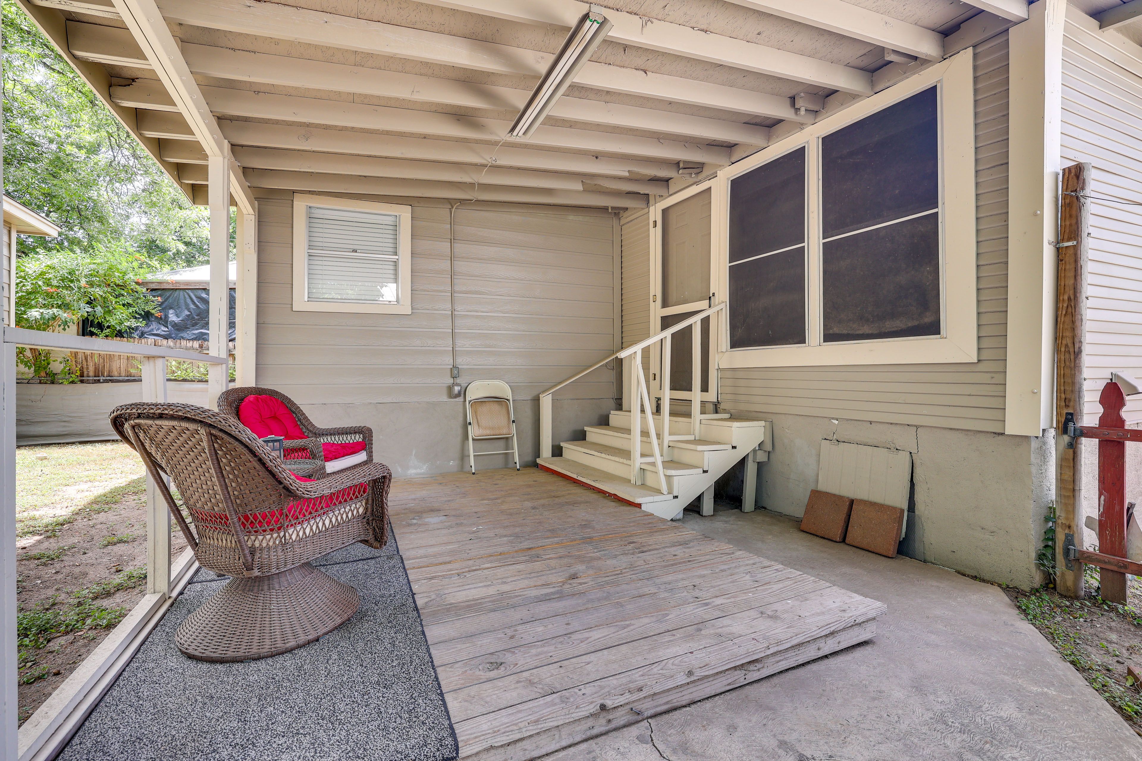 Shared Patio | Outdoor Seating