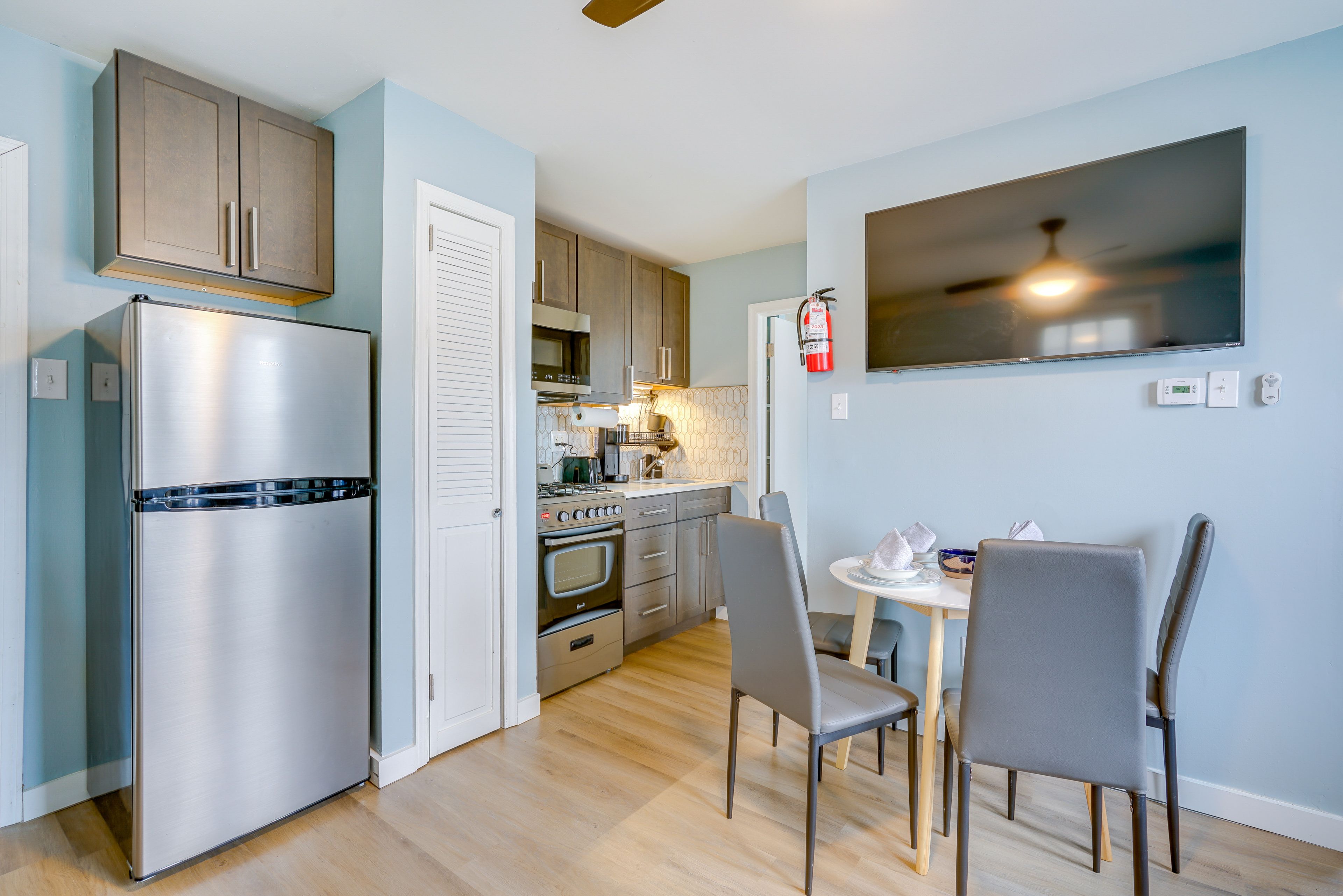 Dining Area | Dishware & Flatware