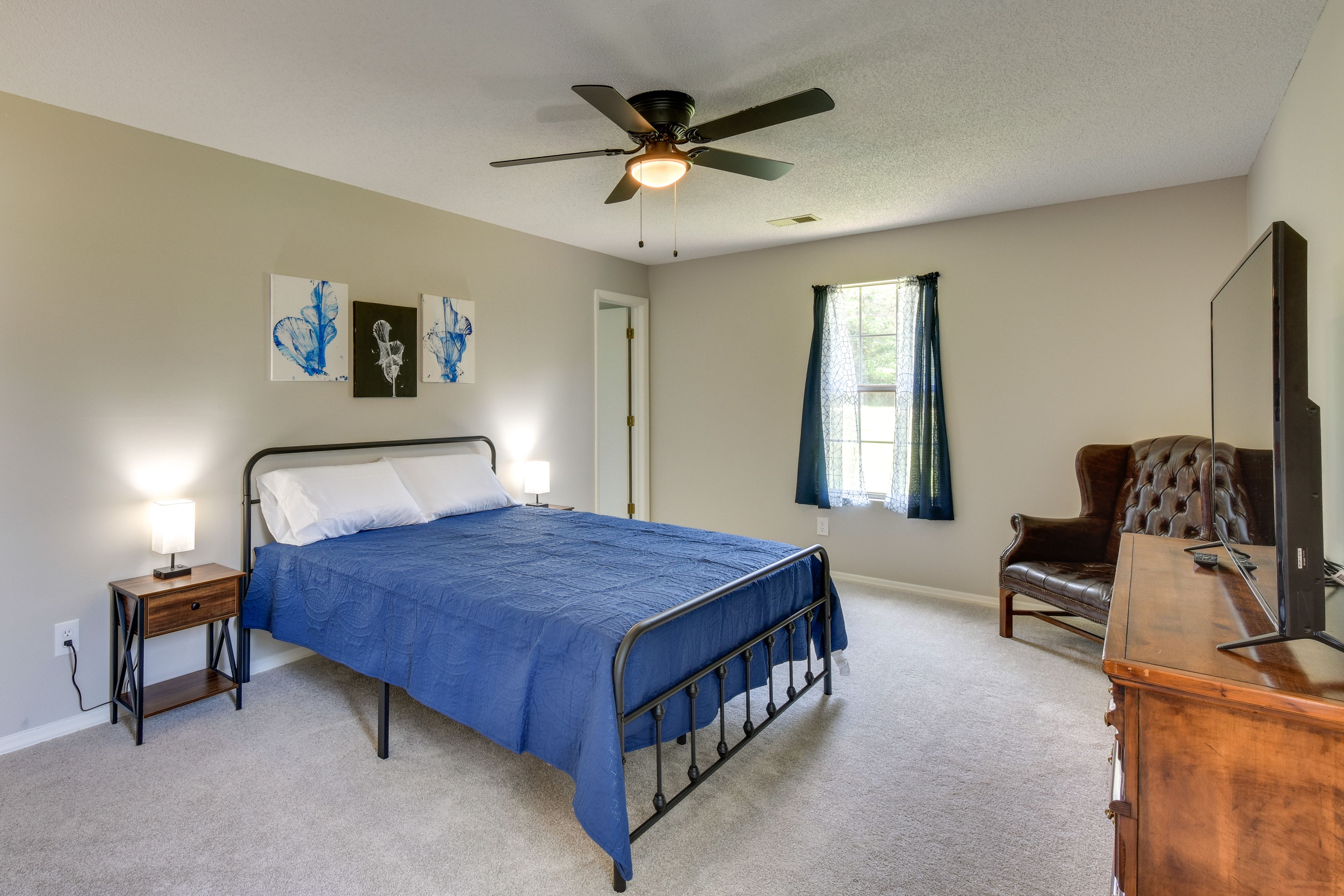 Bedroom 2 | Queen Bed