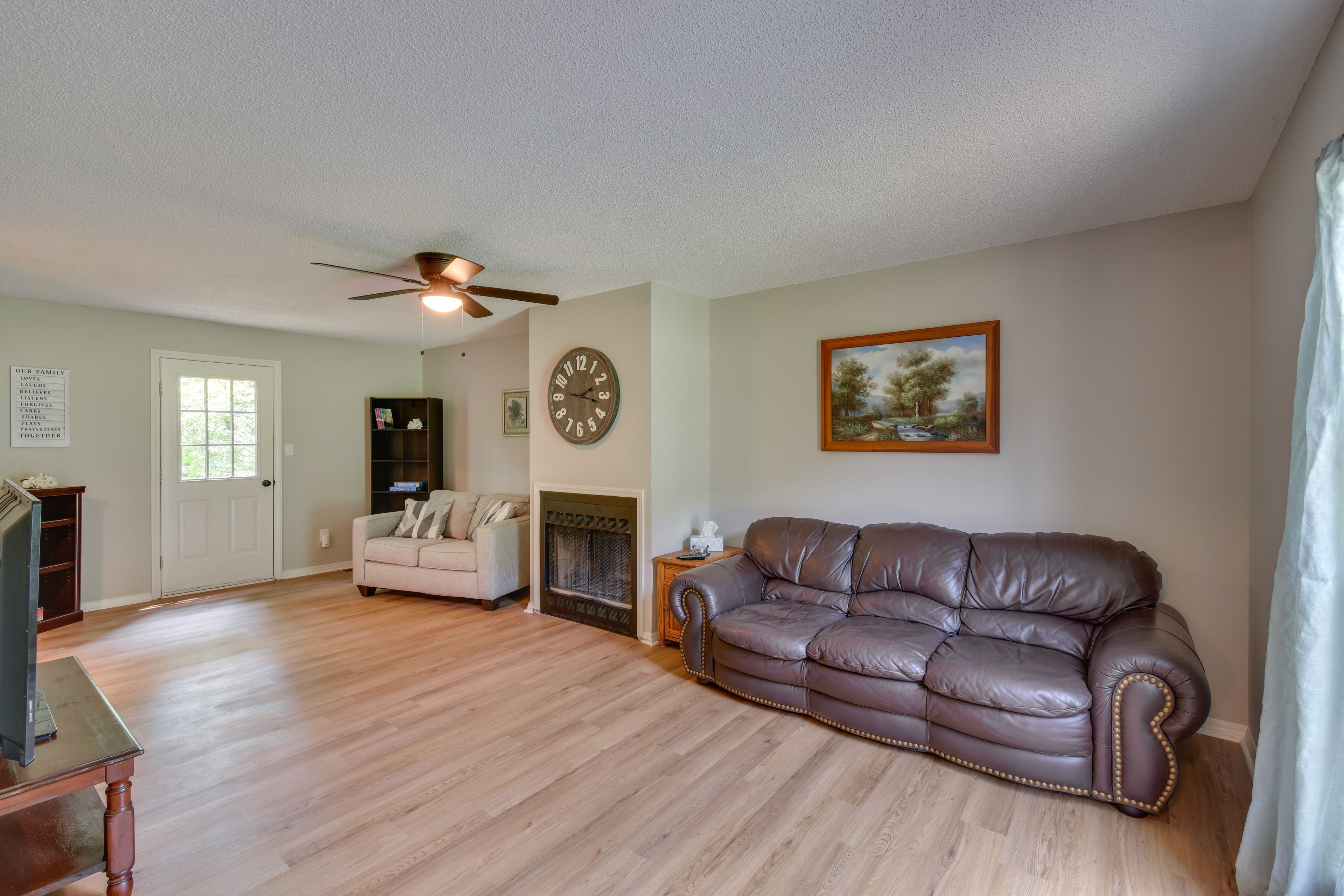 Living Room | Free WiFi | Smart TV
