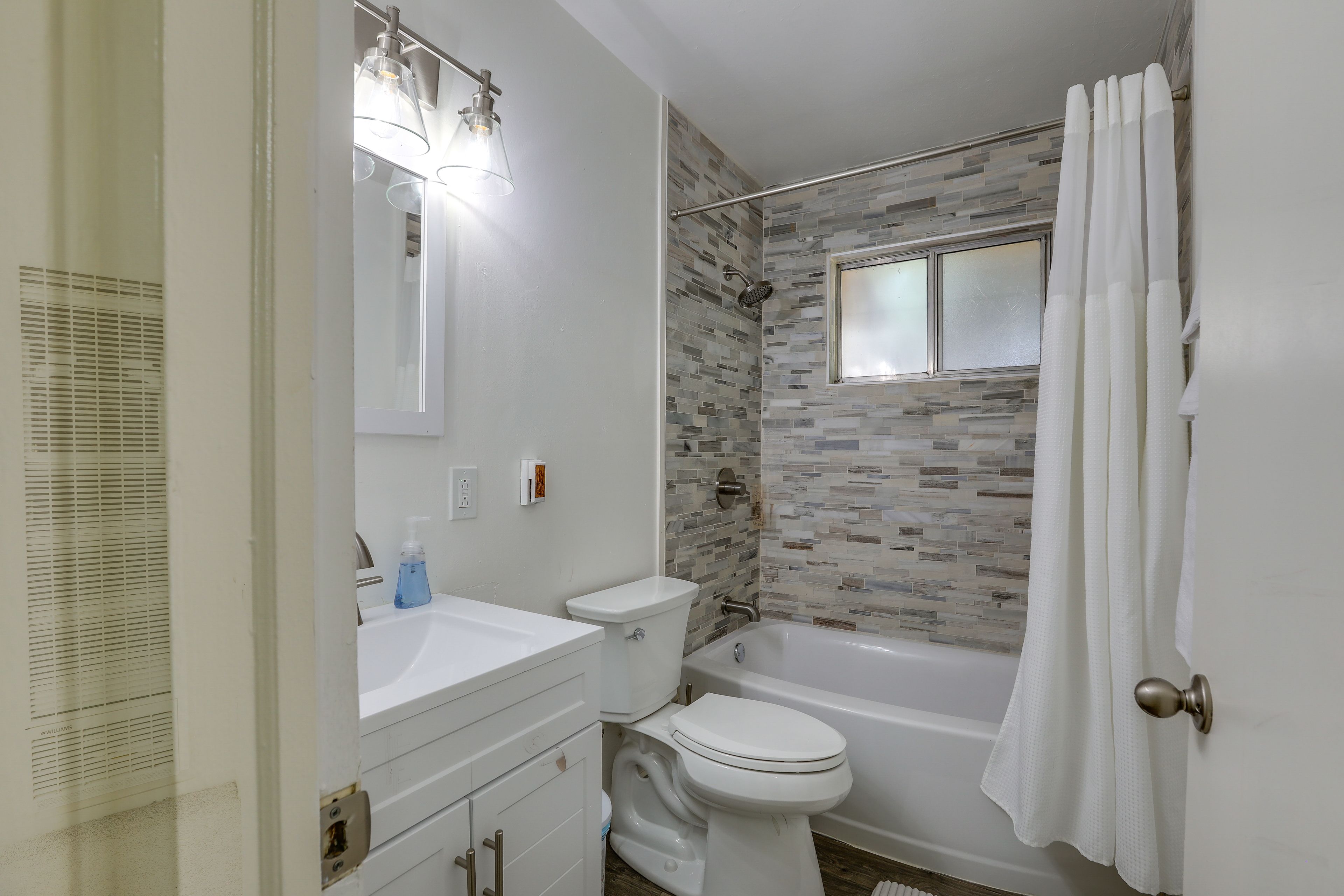 Full Bathroom | Complimentary Toiletries | Hair Dryer | Towels Provided