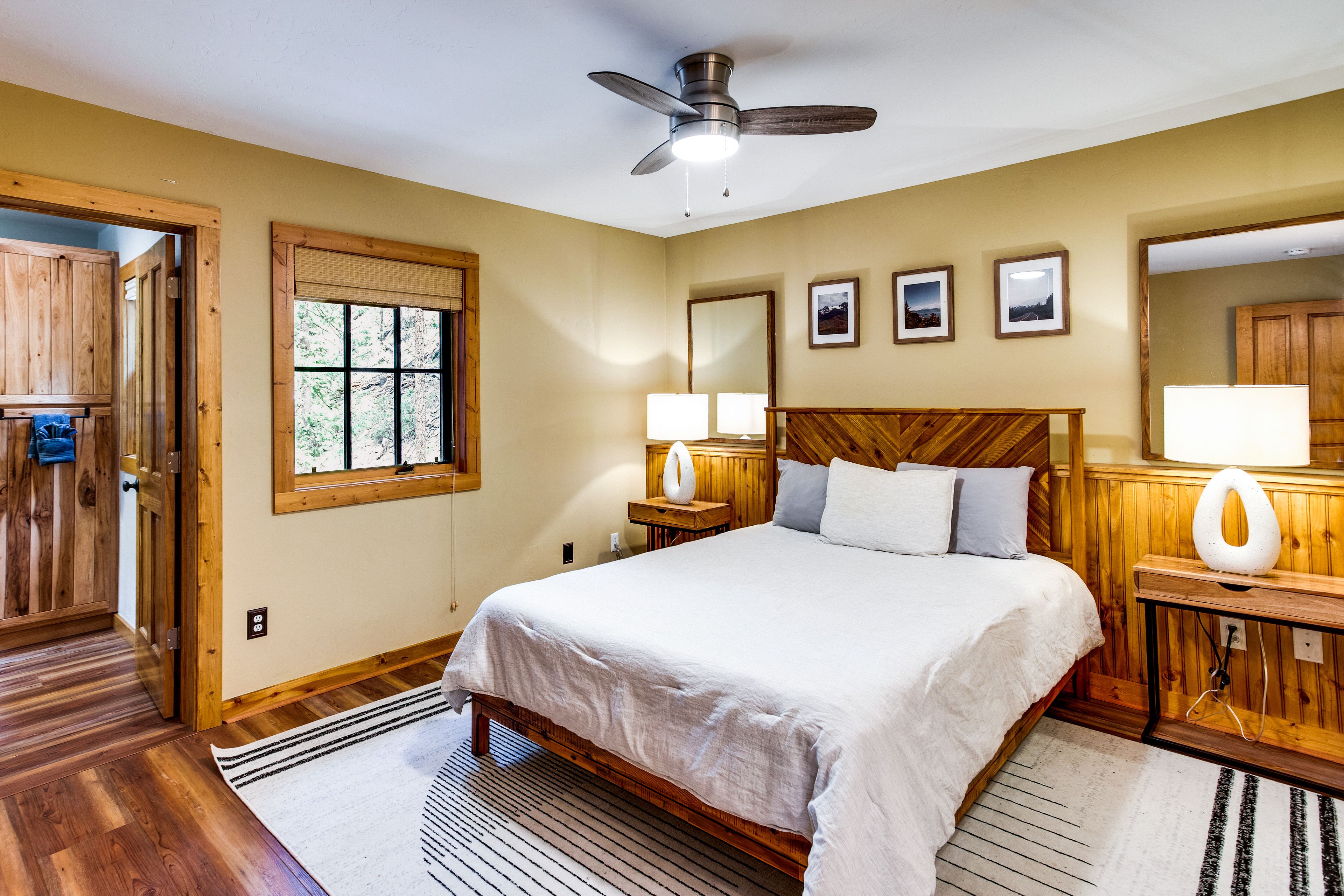 Bedroom 1 | Queen Bed