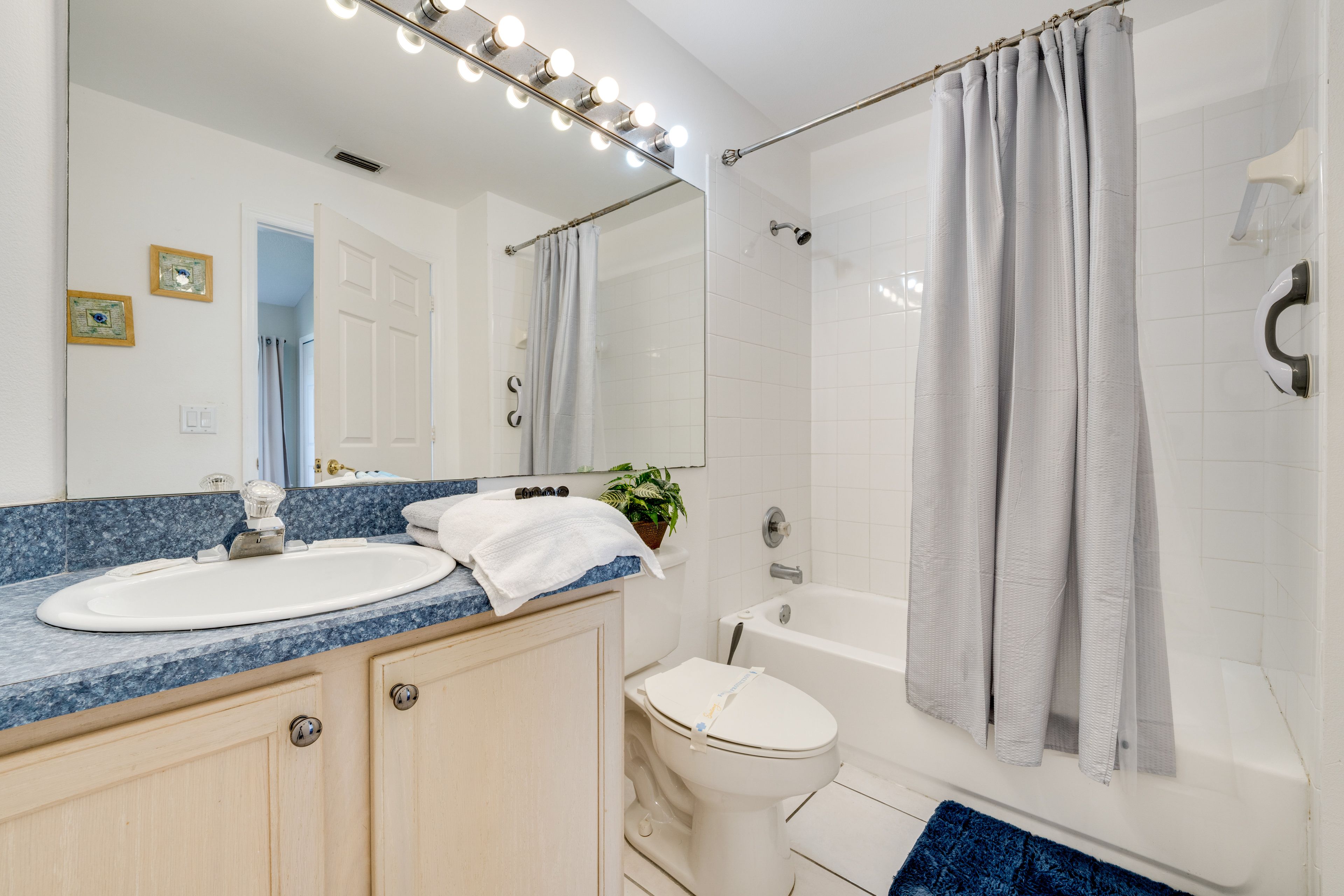 Full Bathroom | Hair Dryer