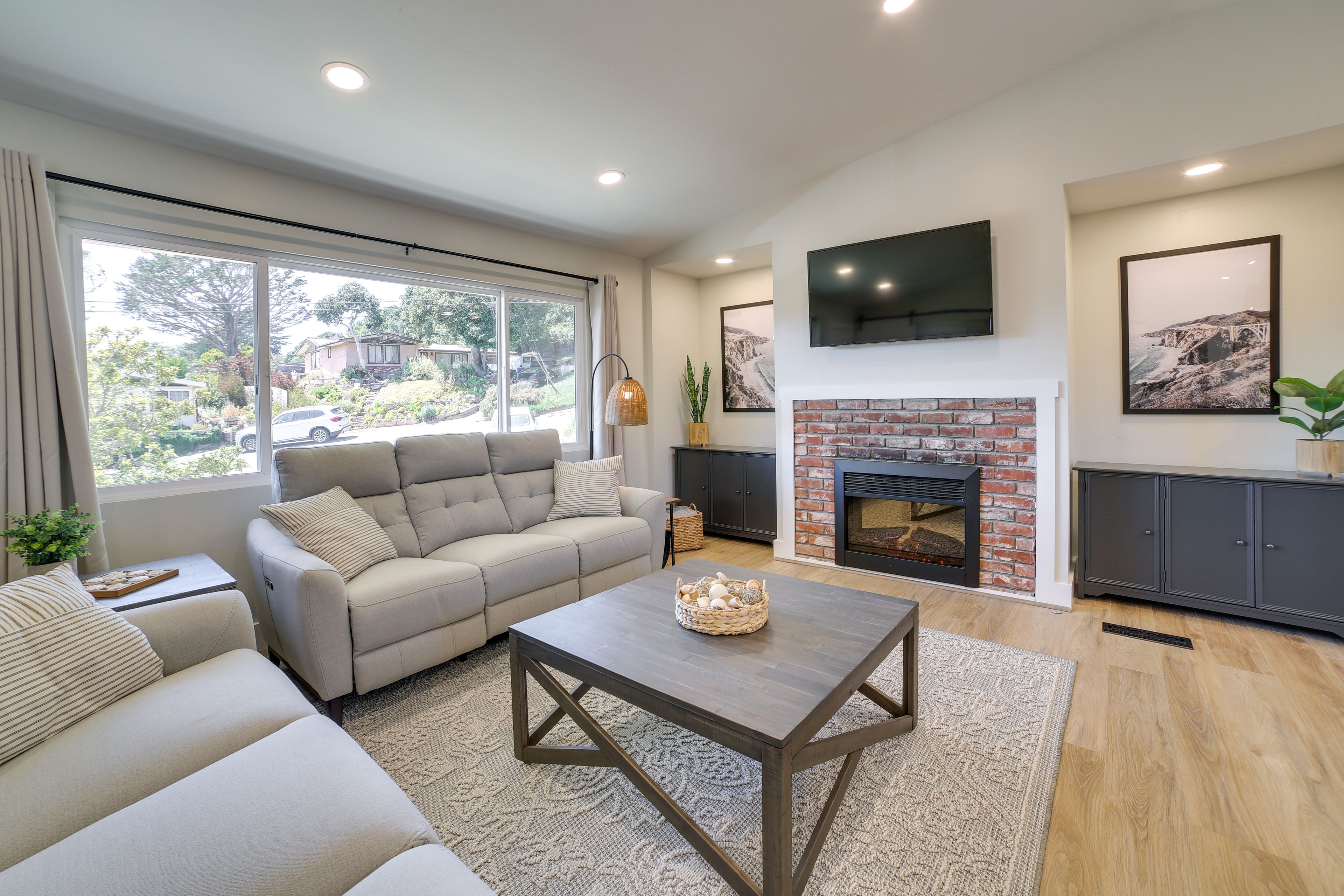 Living Room | Electric Fireplace | Smart TV | Central A/C & Heating | Free WiFi
