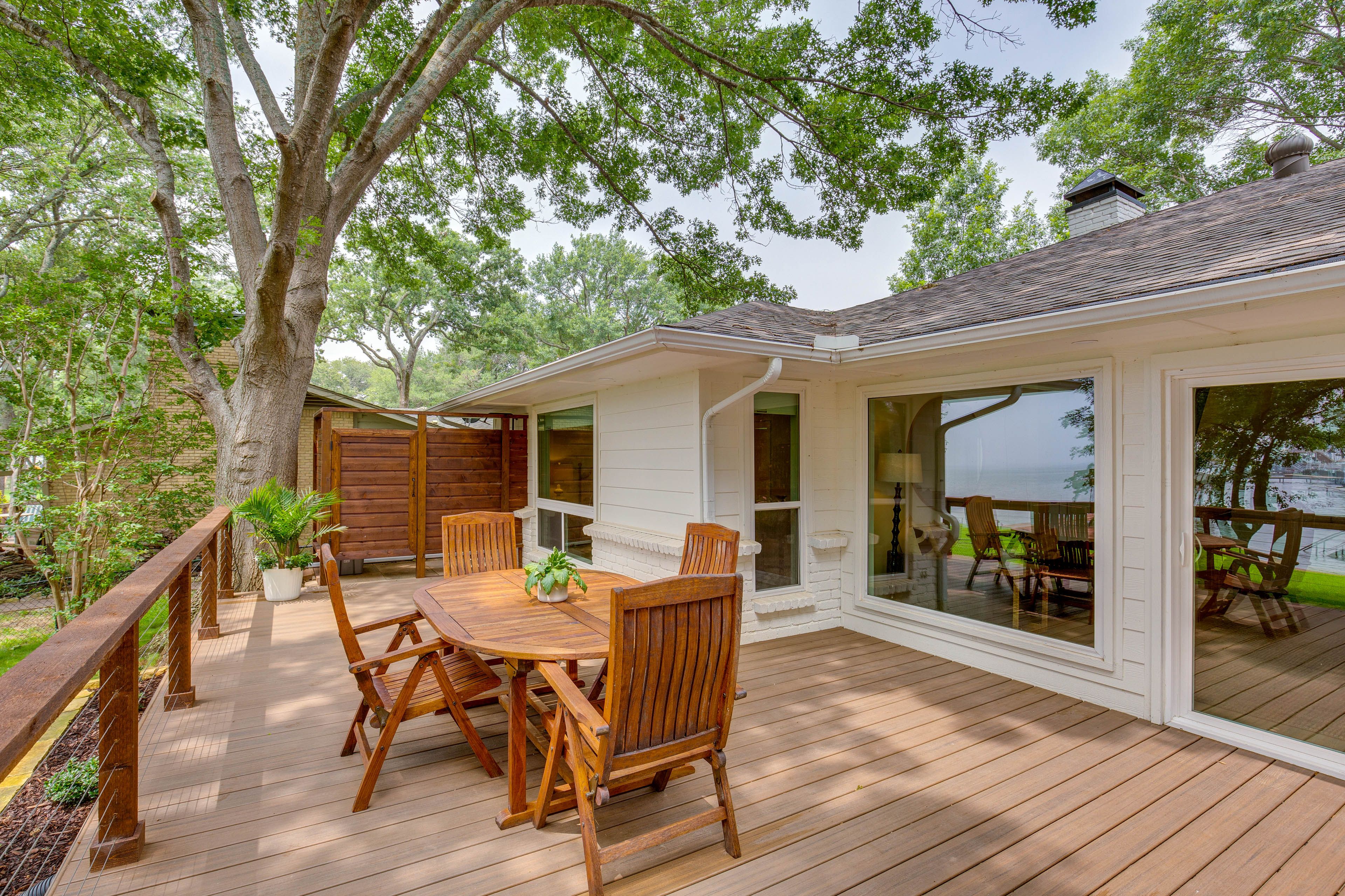 Deck | Outdoor Dining Area