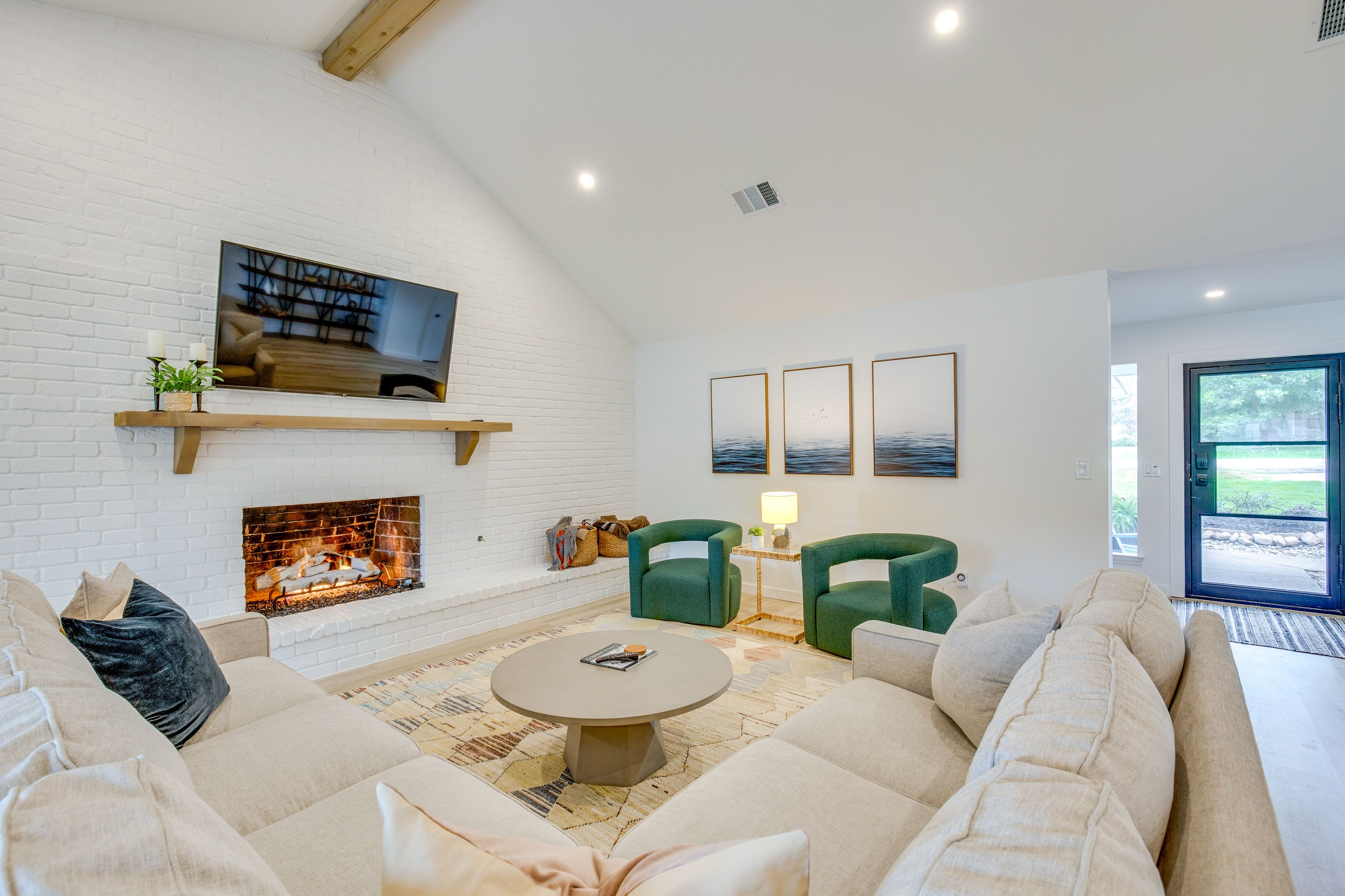 Living Room | Gas Fireplace | Central A/C