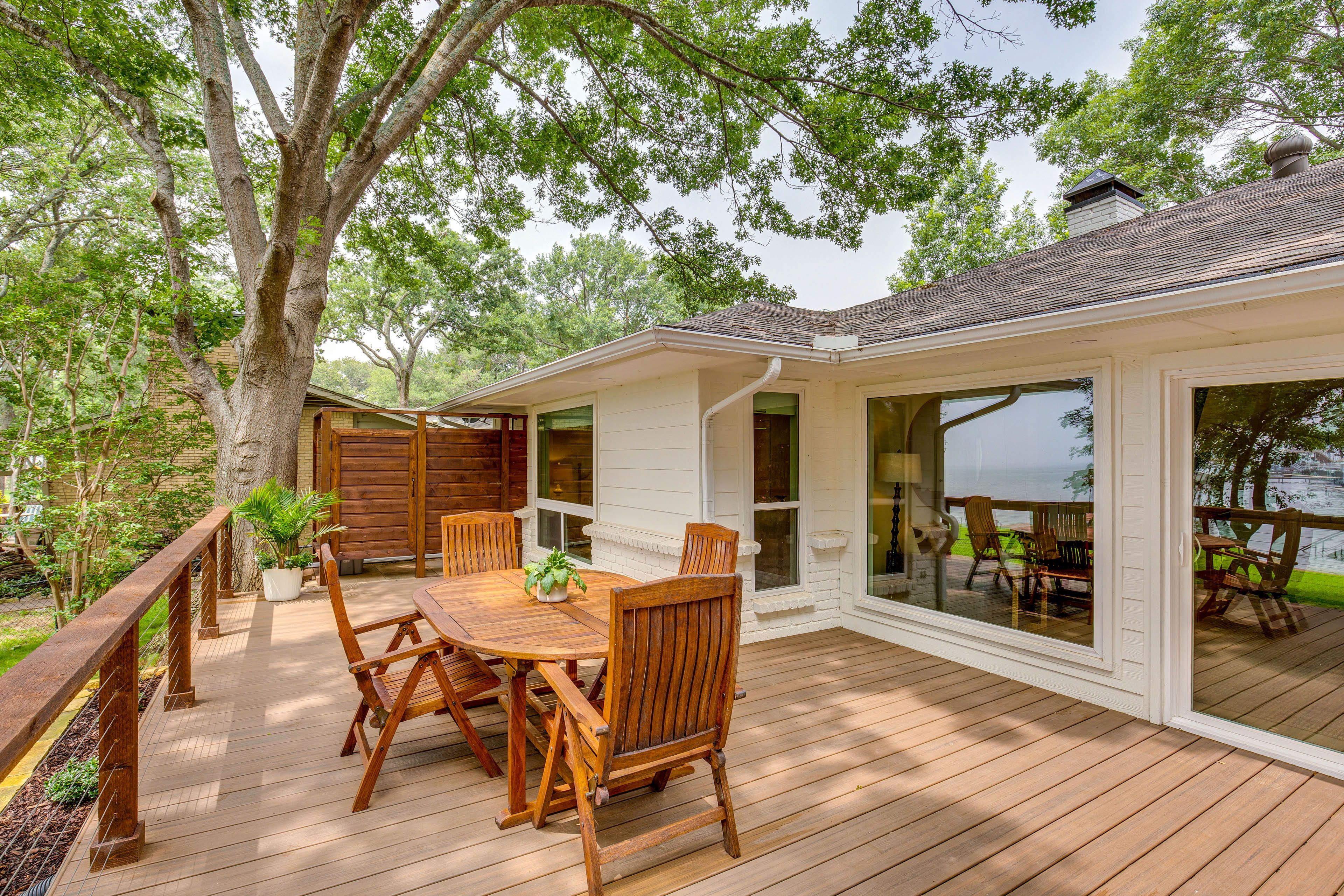Deck | Outdoor Dining Area
