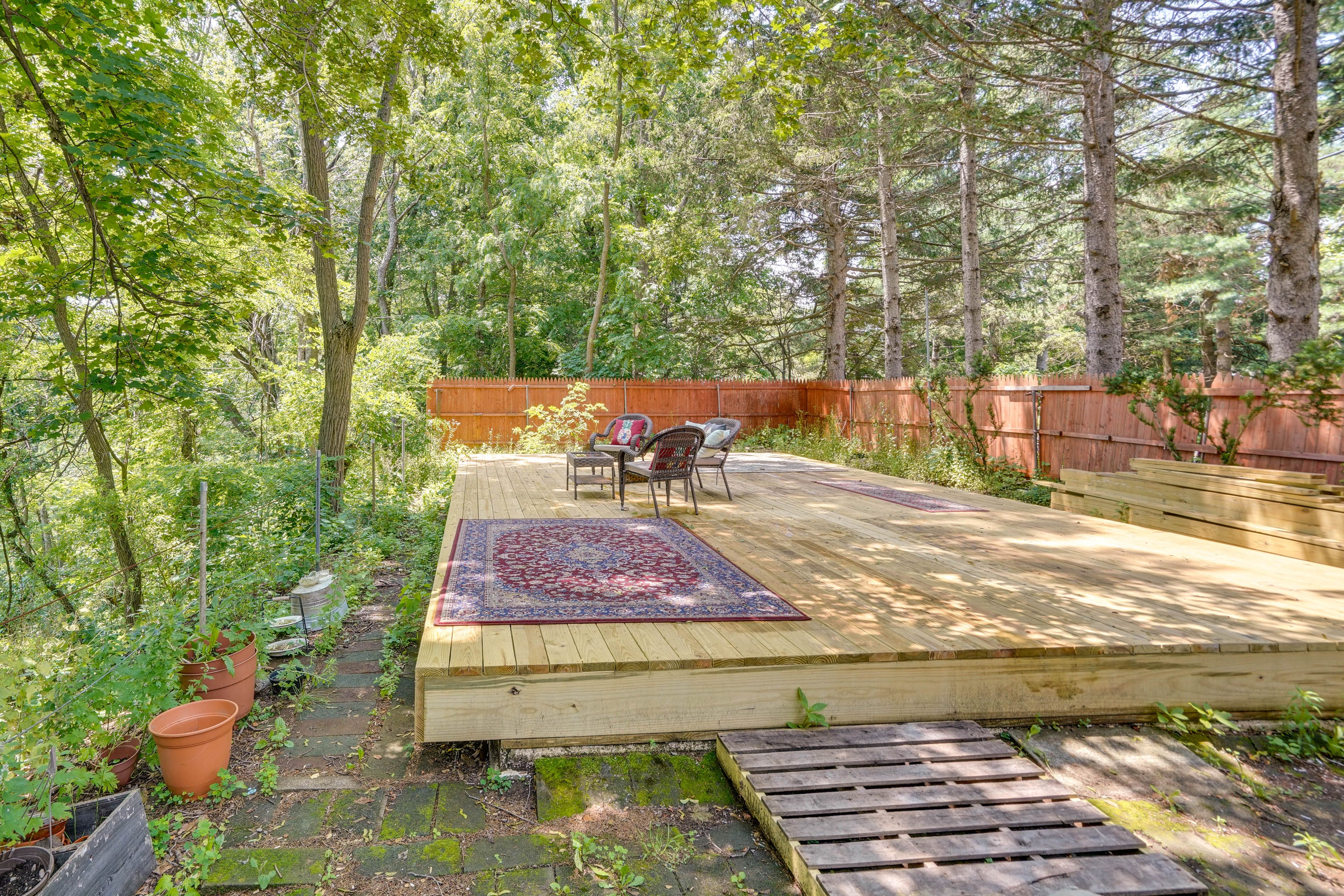 Private Backyard | Patio Seating