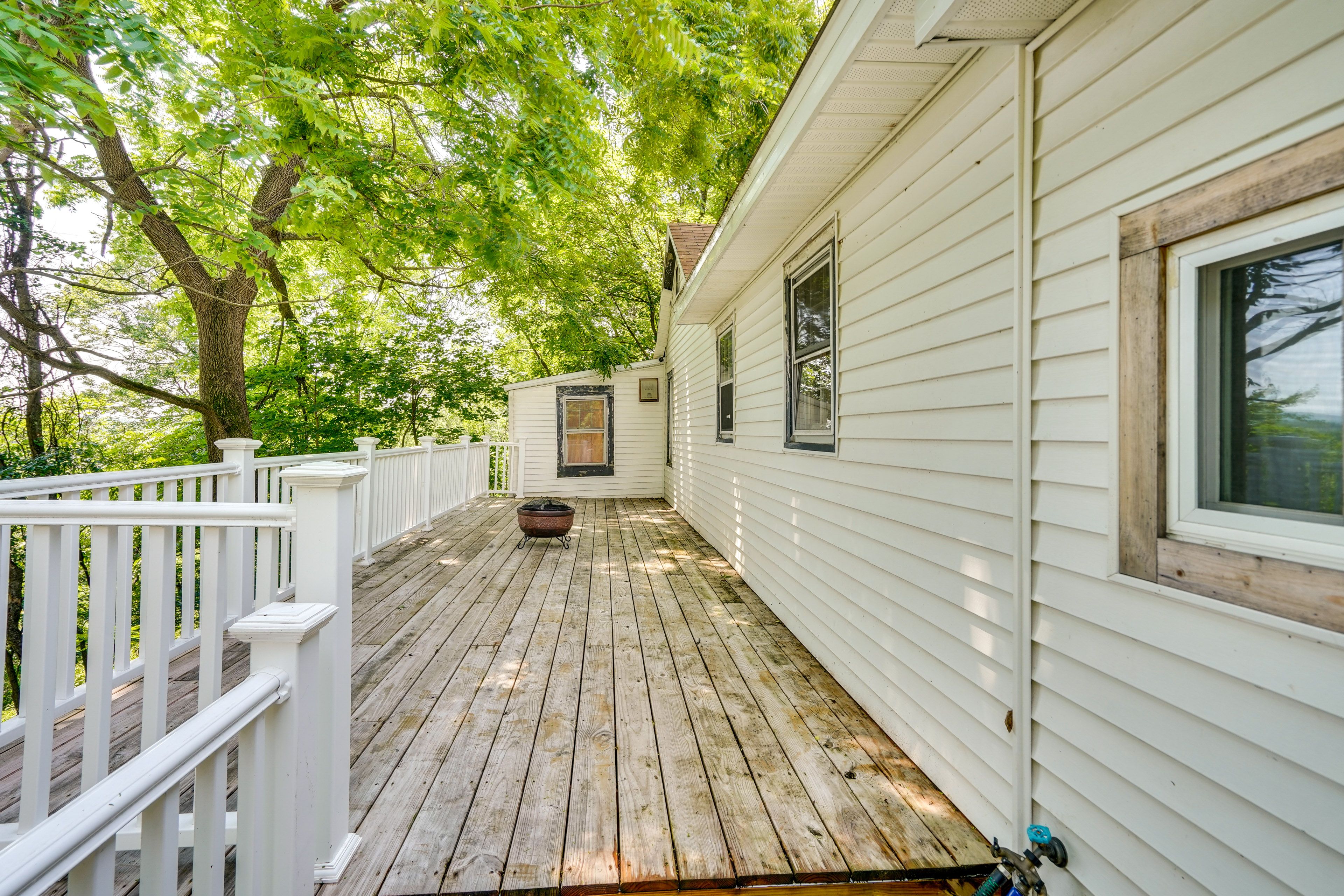 Side Deck | Fire Pit