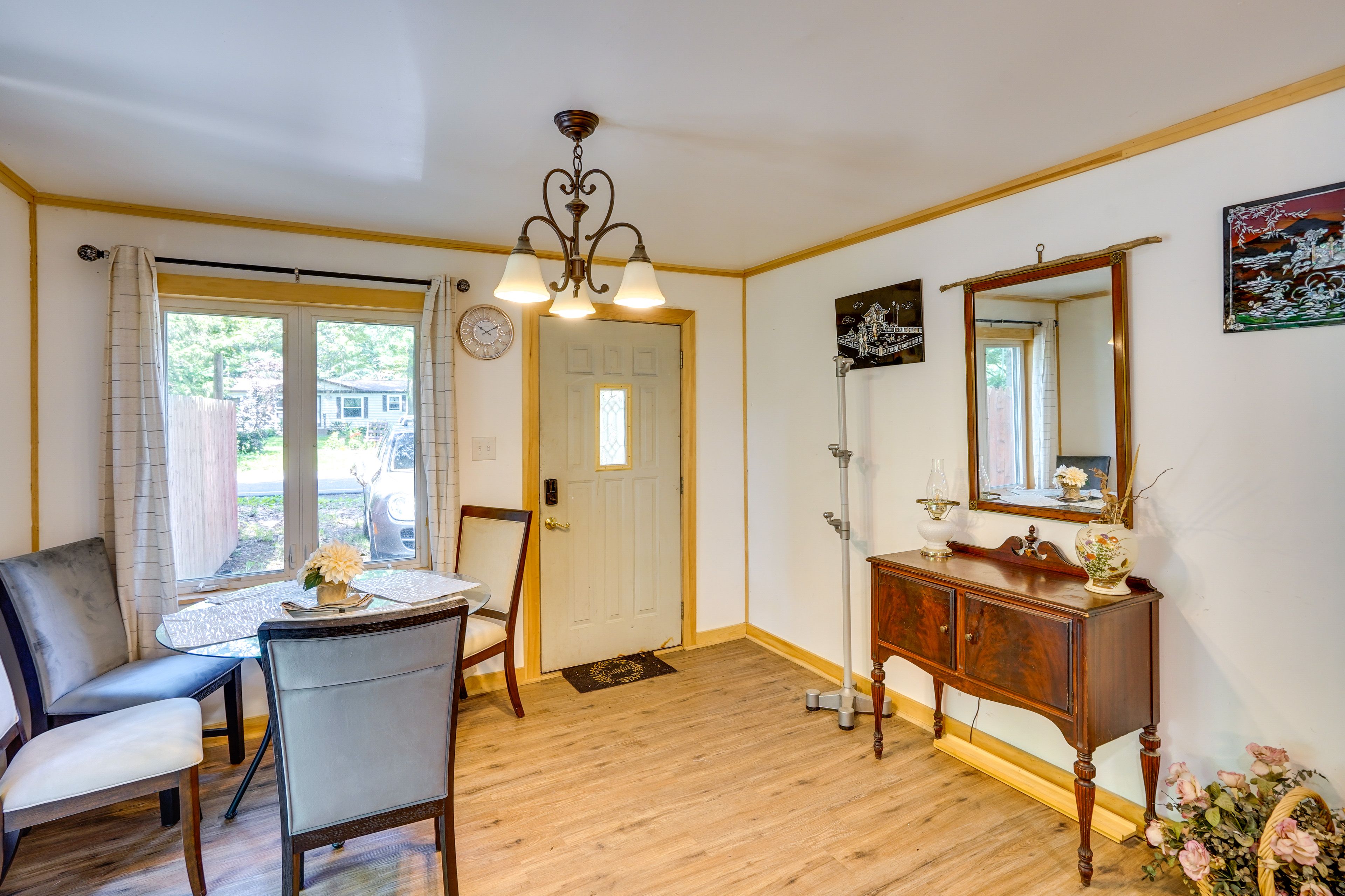 Main Entrance | Dining Area | High-Speed 5G Free WiFi