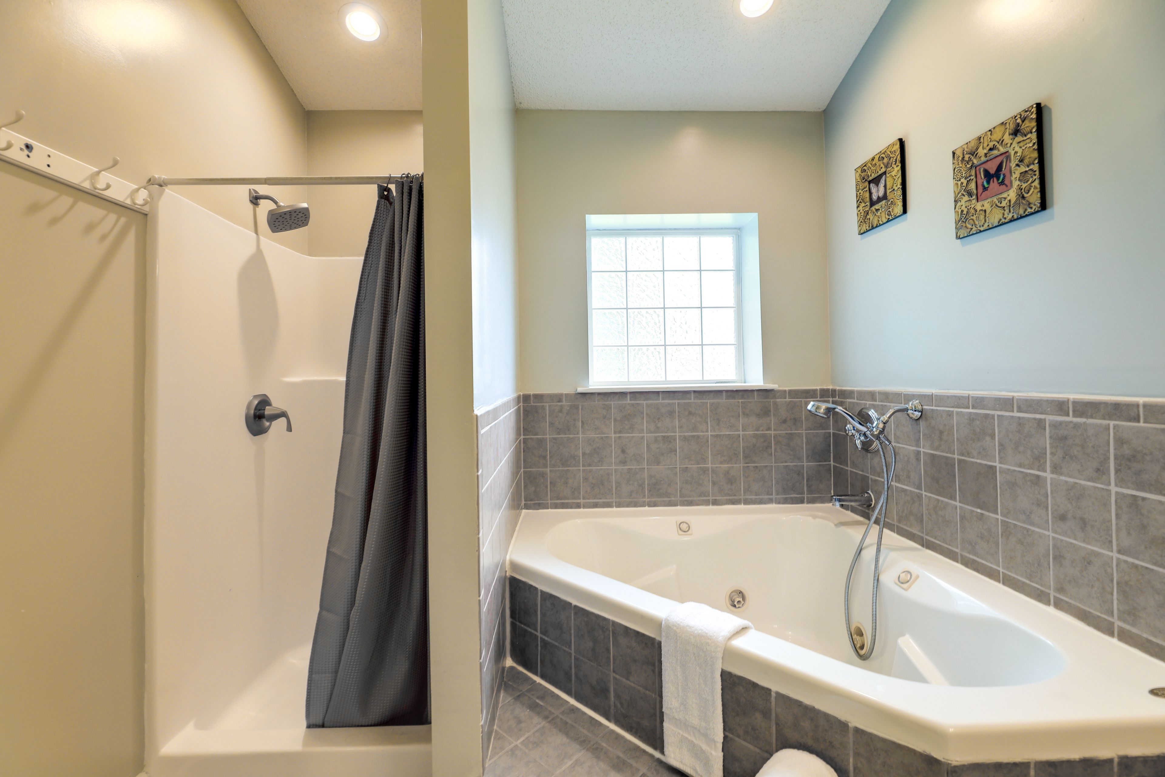 Full Bathroom | Towels & Linens Provided