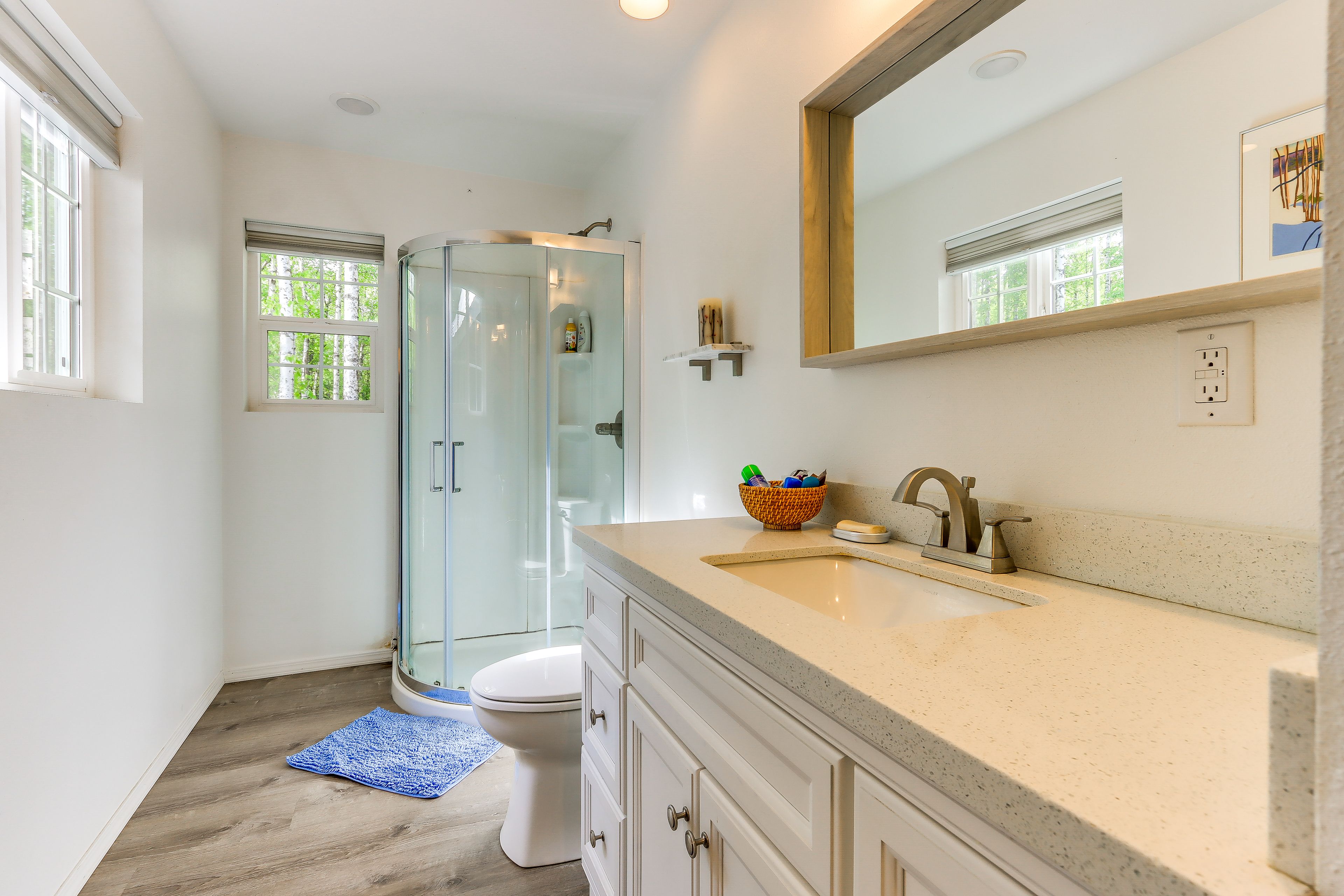 Full Bathroom | Complimentary Toiletries | Towels Provided