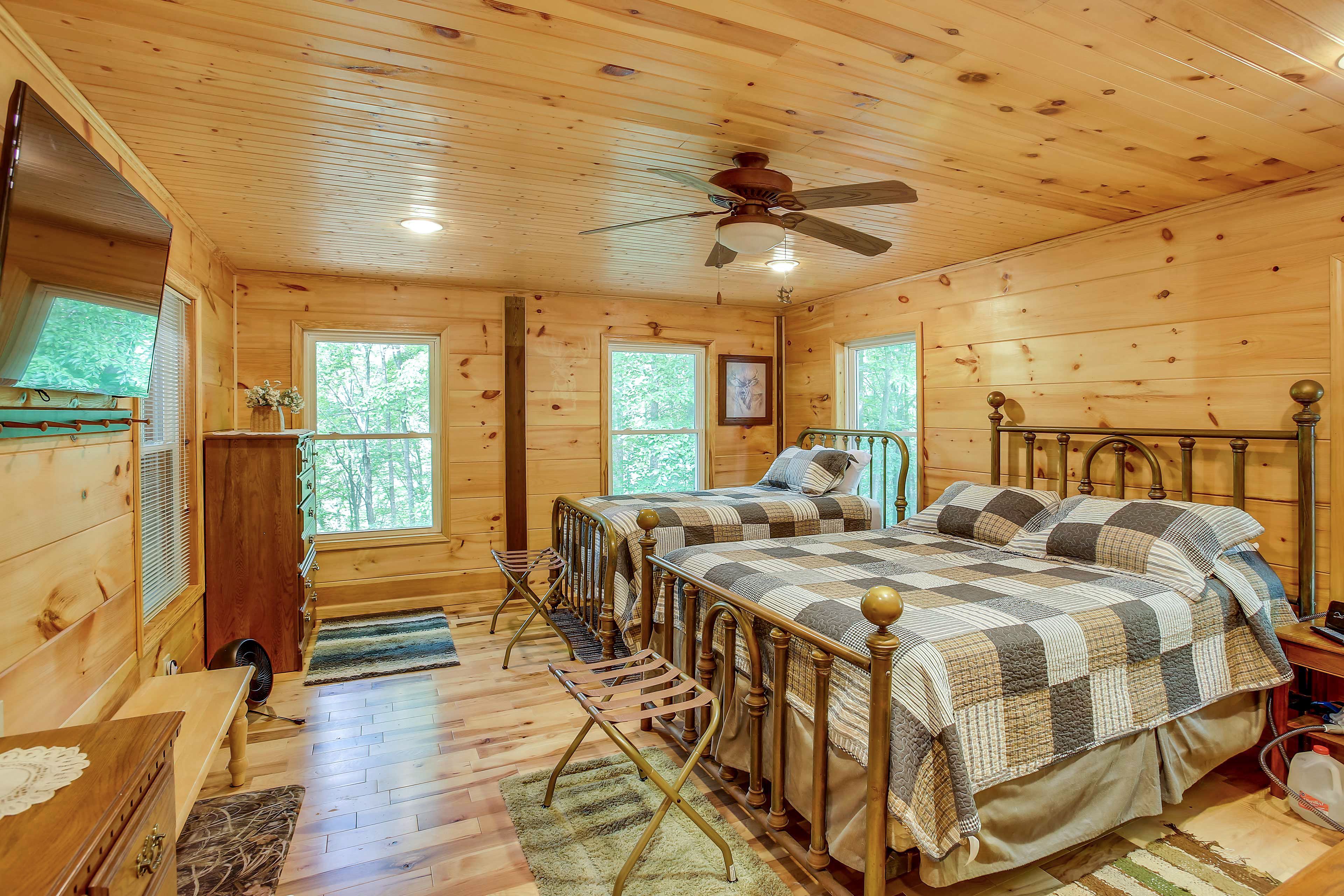 Bedroom 2 | Queen Bed | Twin Bed | Smart TV