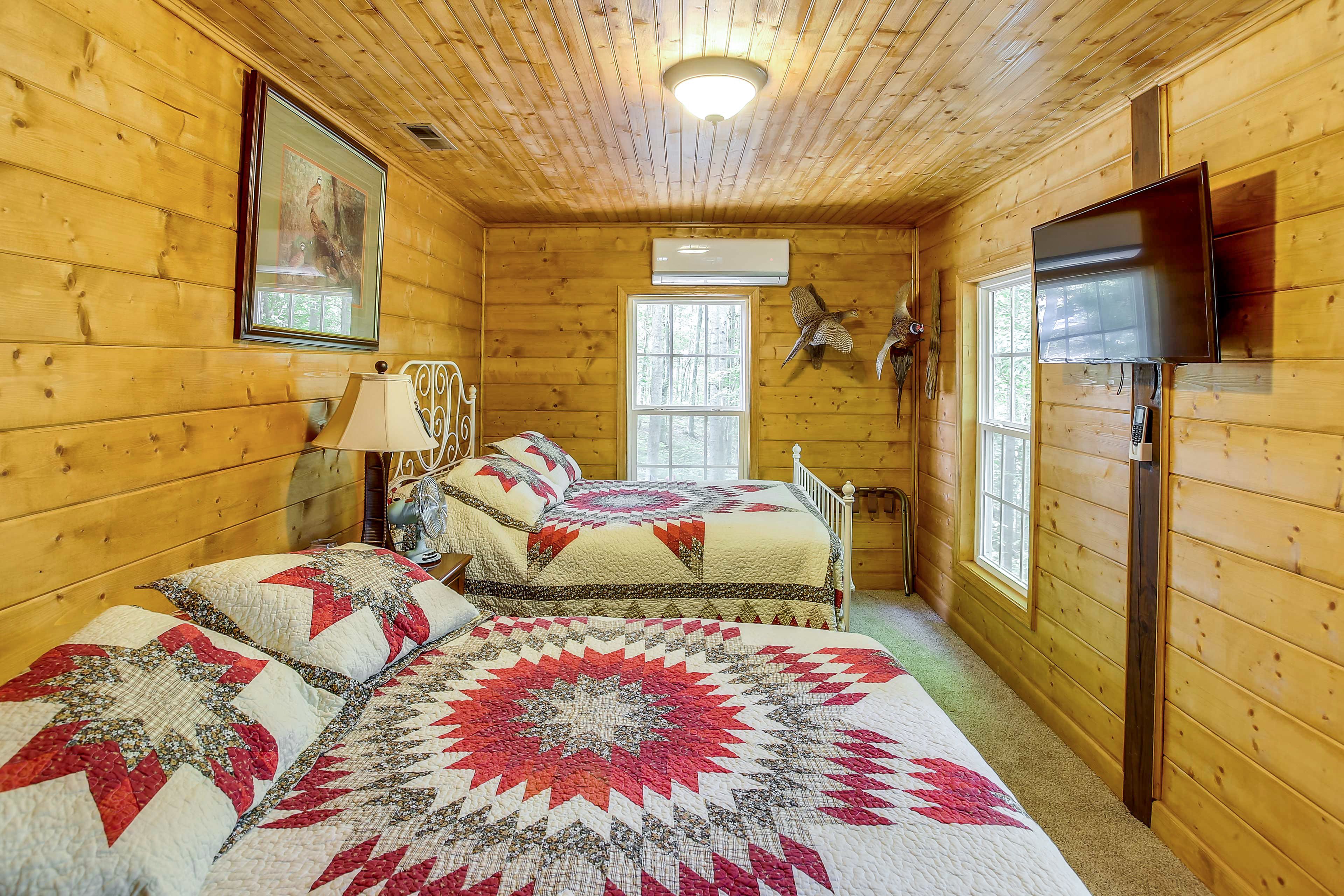 Bedroom | 2 Full Beds | Smart TV