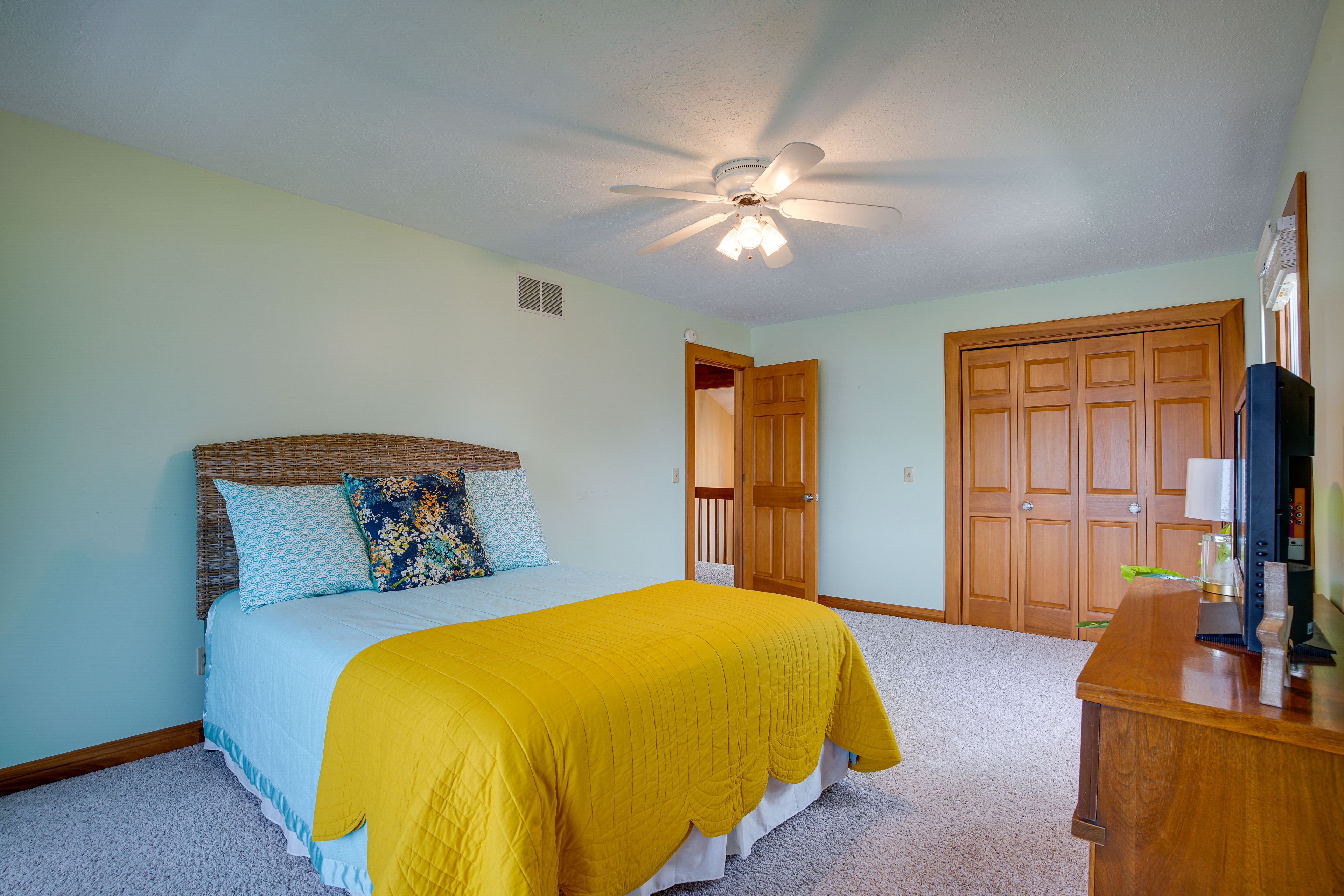 Bedroom 2 | Queen Bed | Smart TV