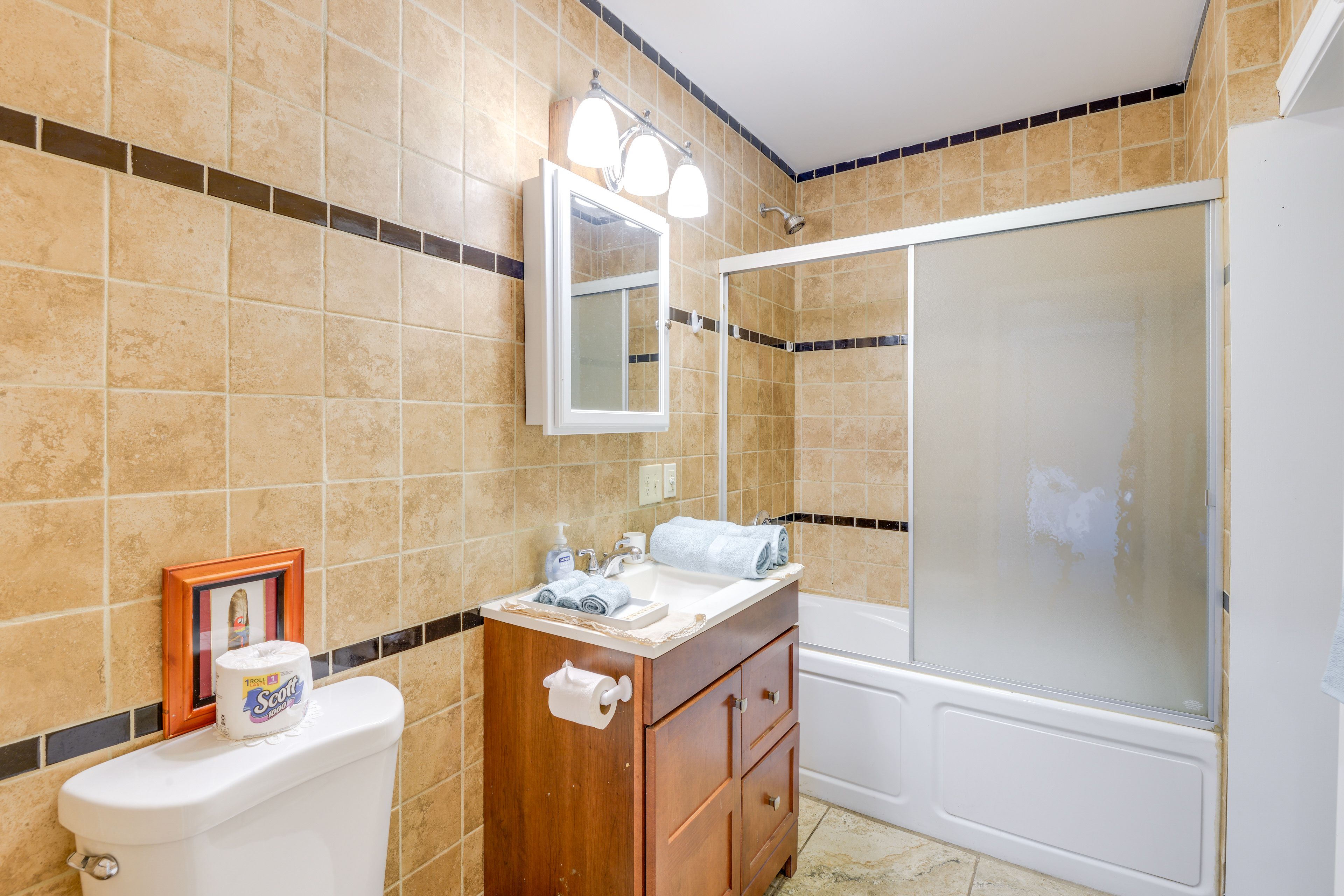 Full Bathroom | Jetted Tub