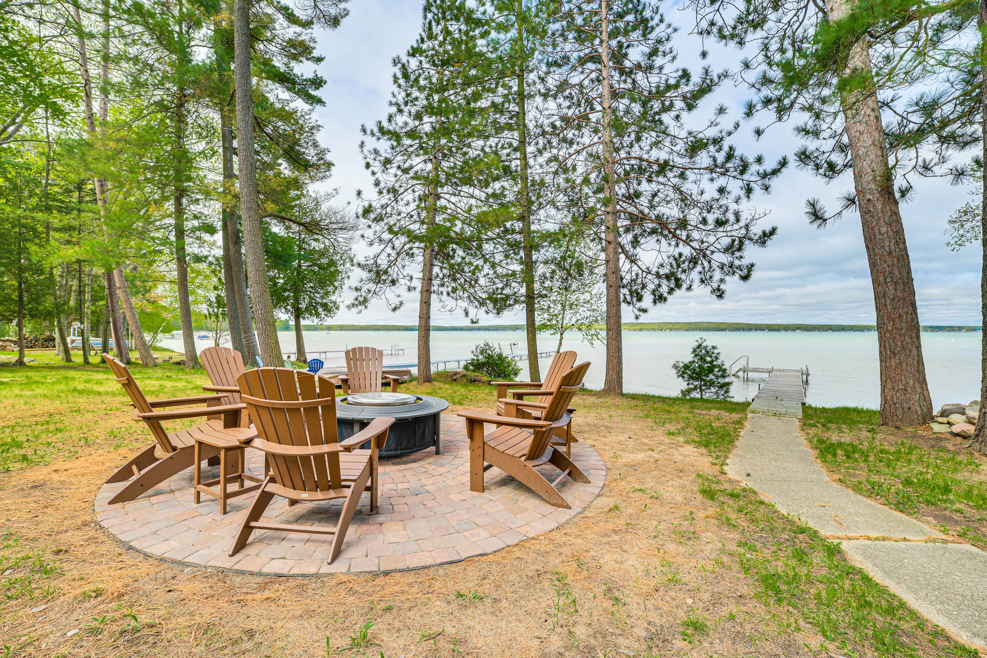 Roscommon Vacation Rental | 3BR | 1BA | 1 Step Required | 1,056 Sq Ft