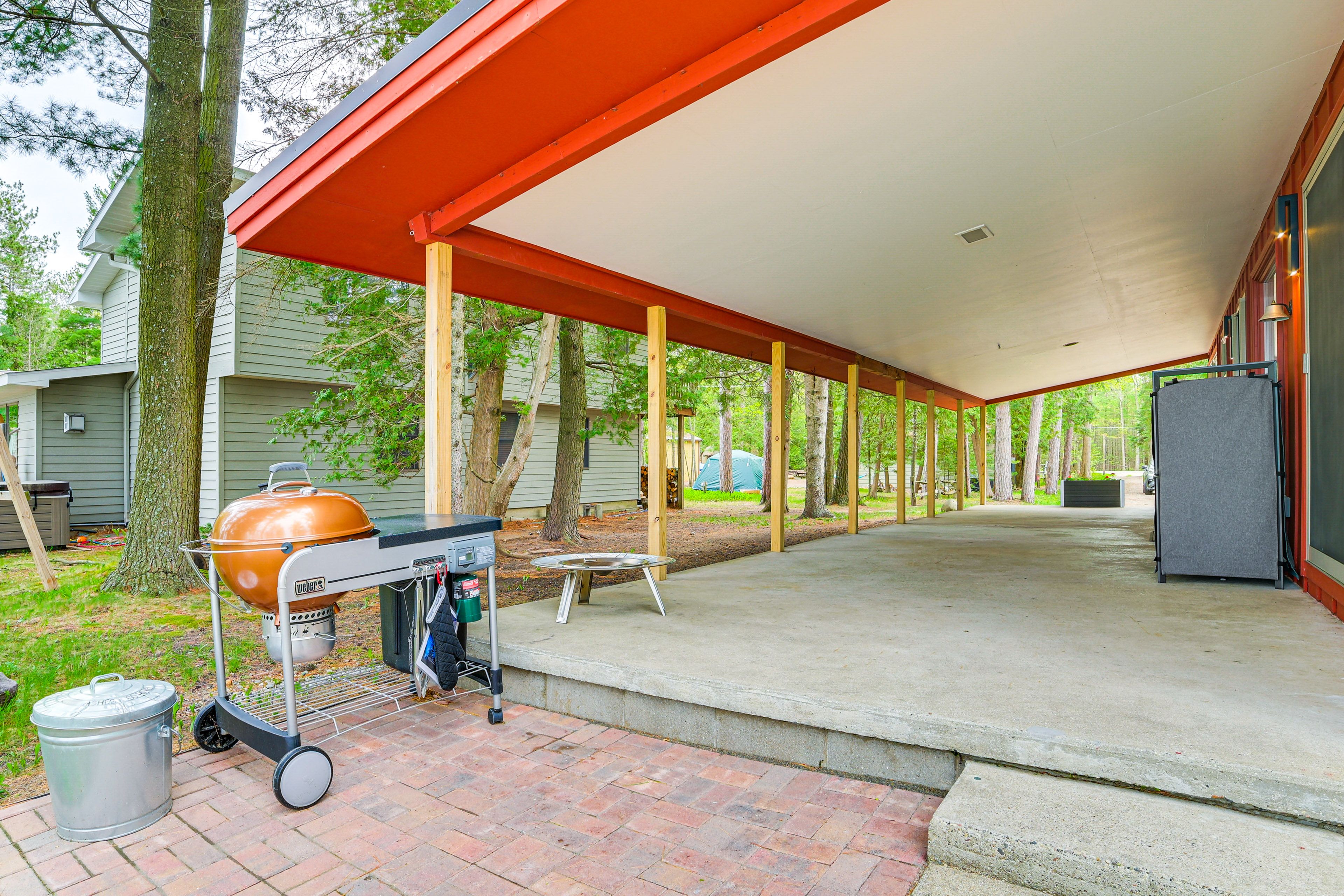 Home Exterior | Charcoal Grill | Fire Pit | Adirondack Chairs | Lakefront View