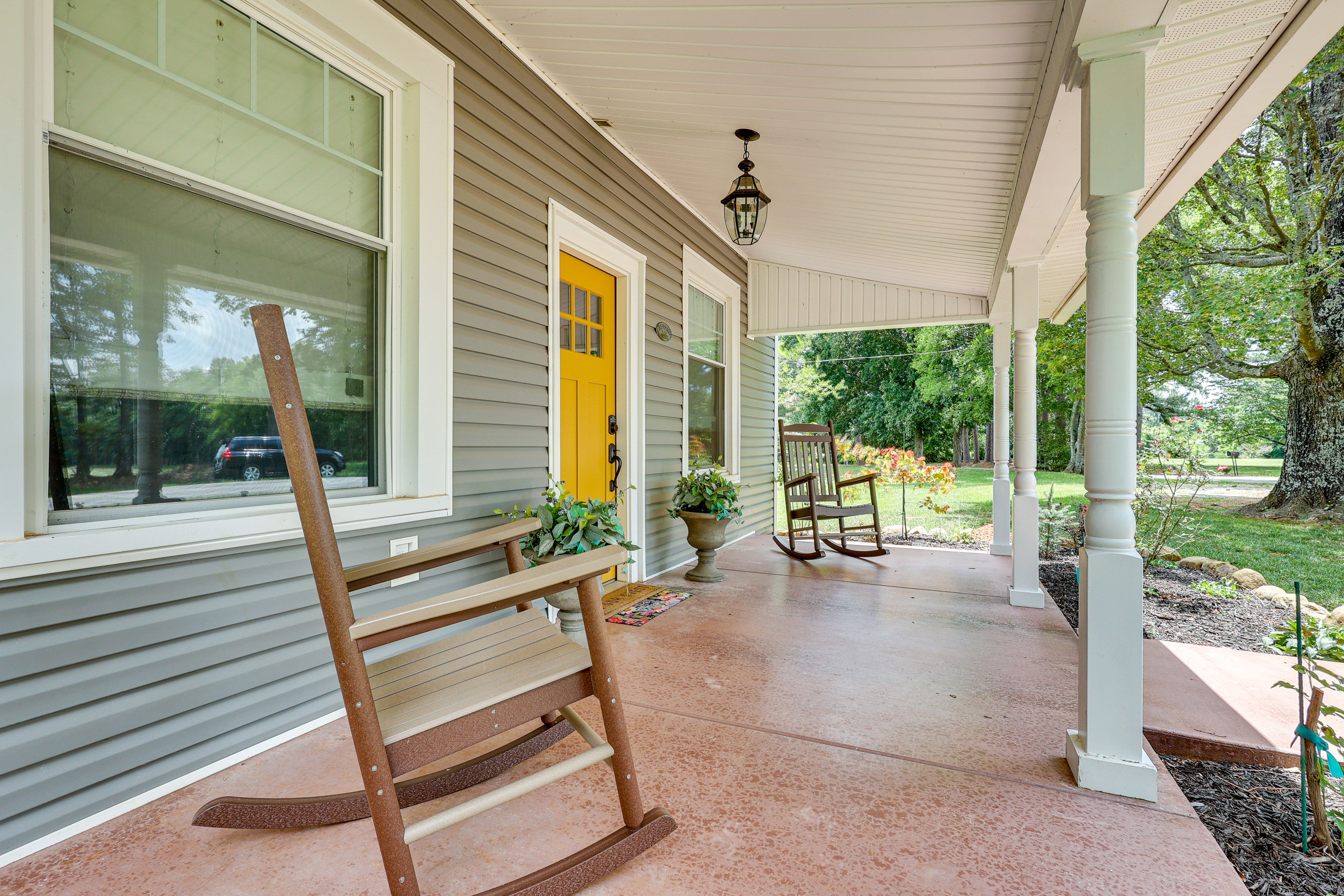 Porch | Outdoor Seating