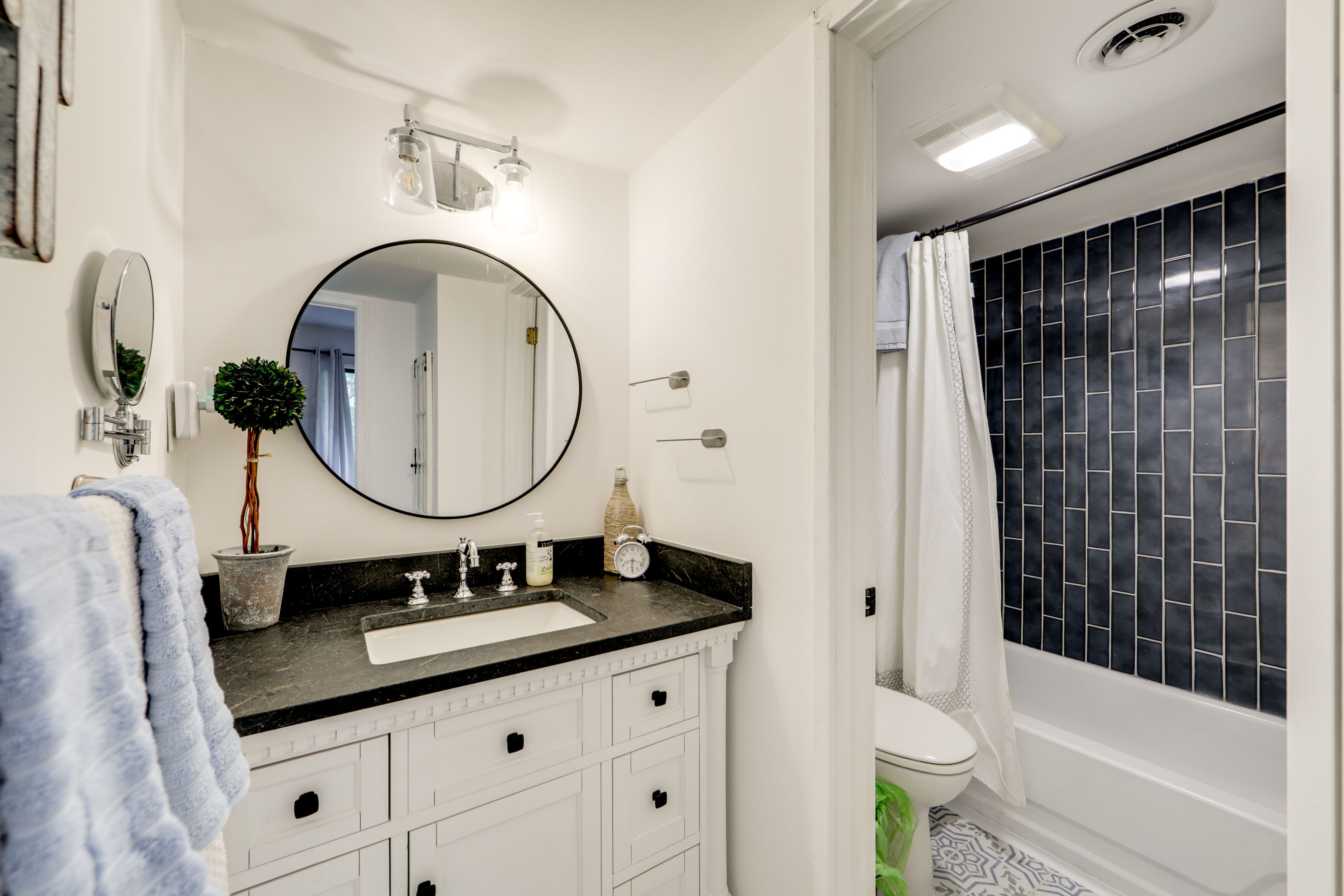 Full Bathroom | Towels Provided | Complimentary Toiletries | Hair Dryer
