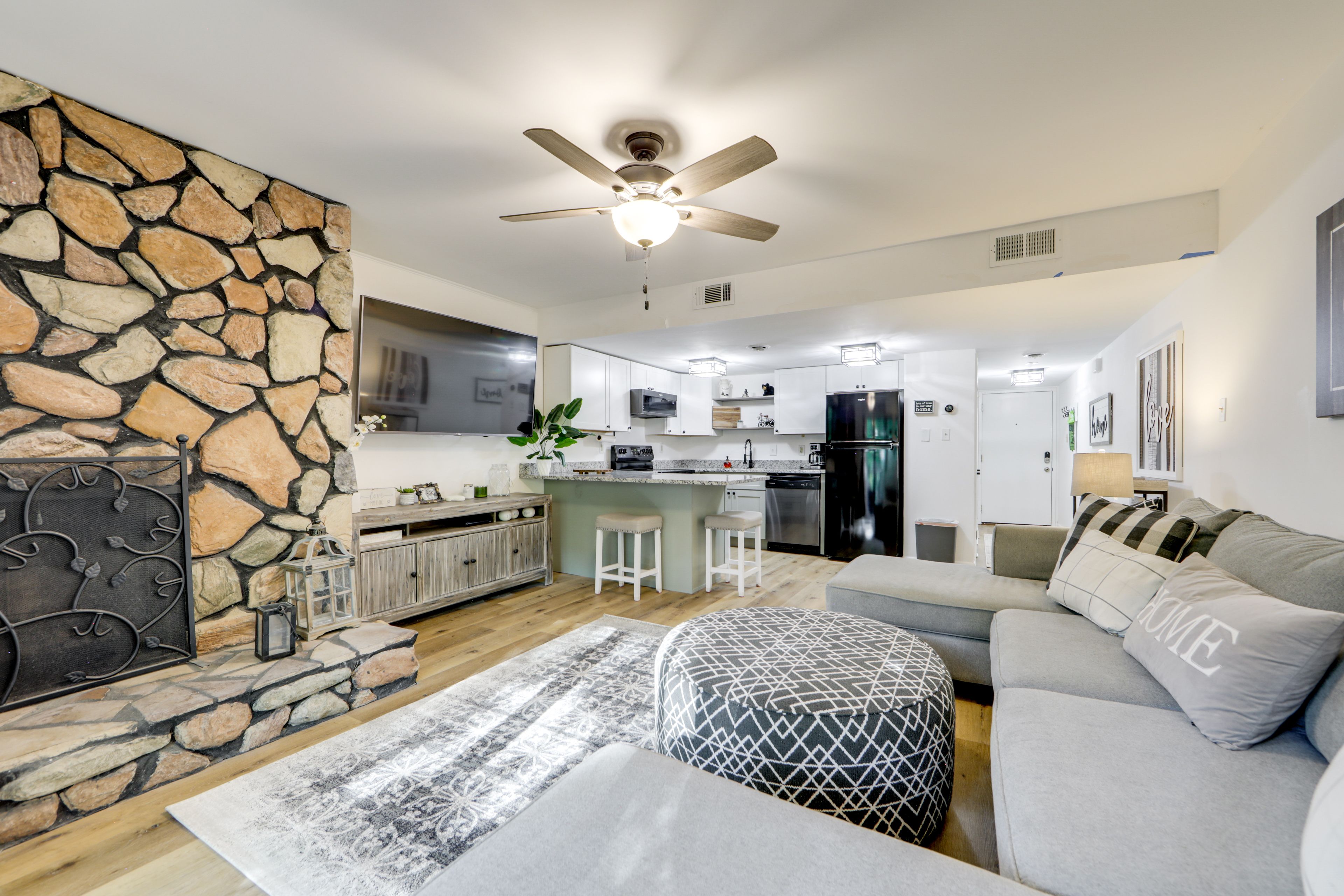 Sevierville Vacation Rental | 1BR | 1BA | 576 Sq Ft | Stairs Required