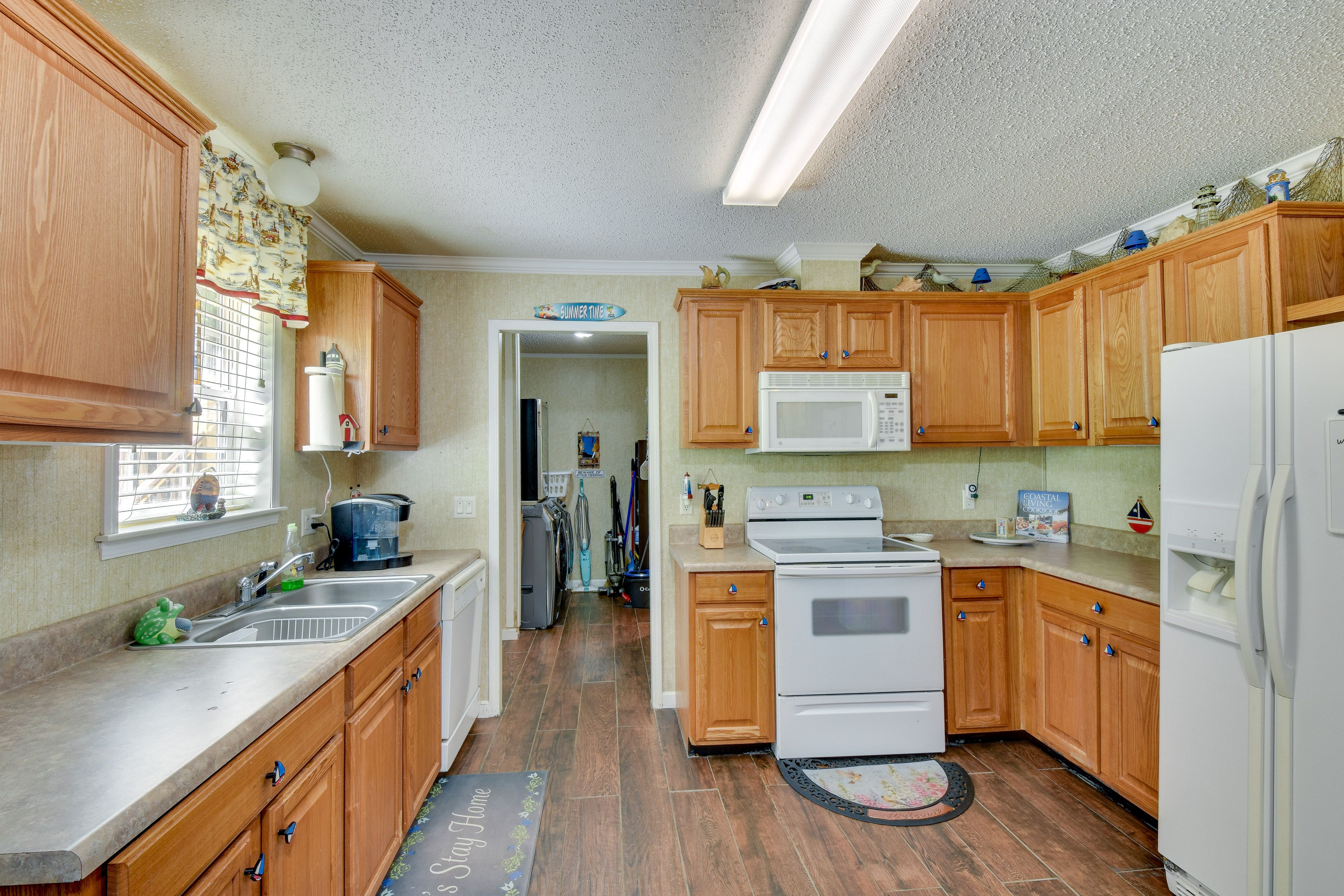 Kitchen | Cooking Basics | Complimentary Spices | Blender | Crockpot