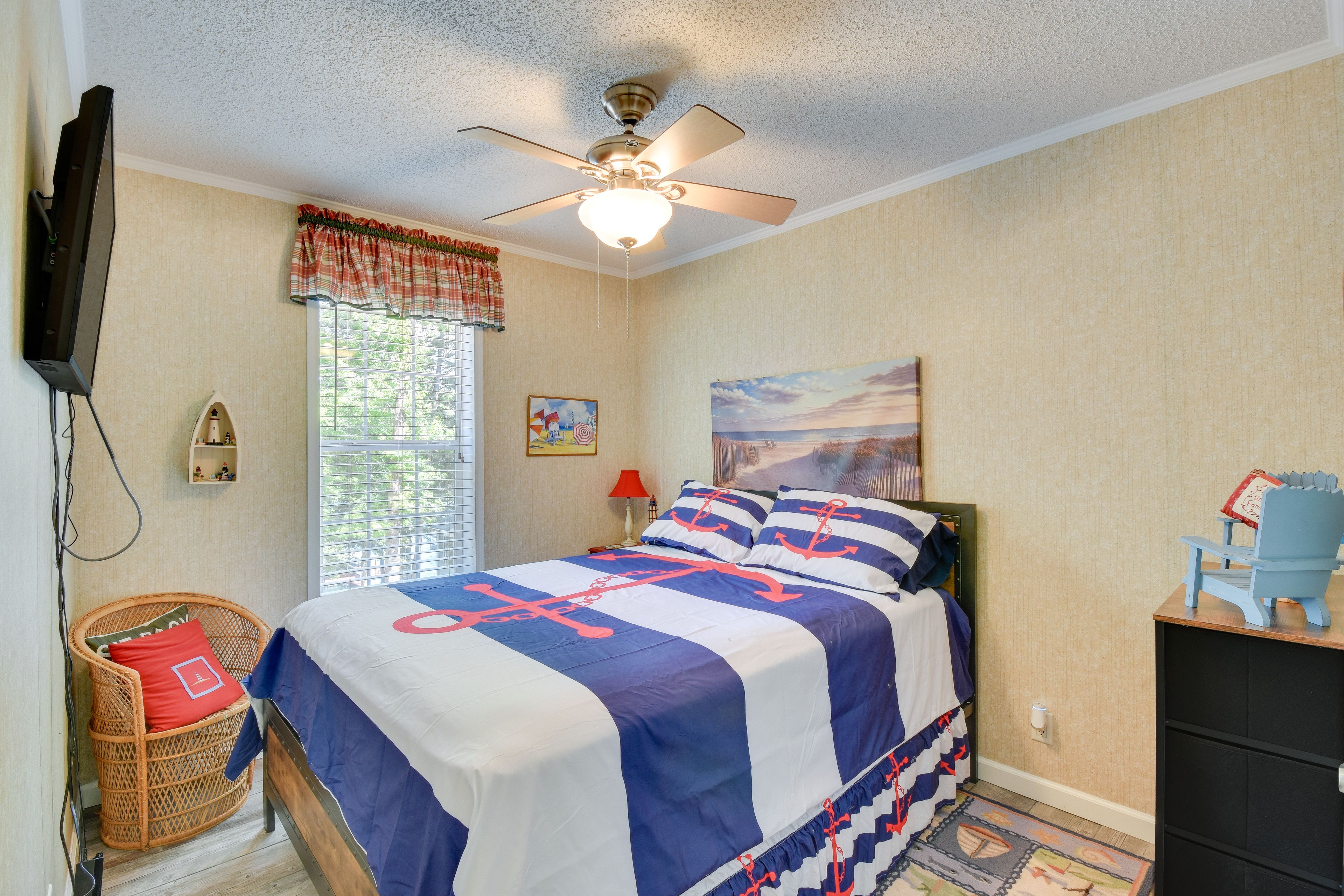 Bedroom 2 | Queen Bed | Smart TV w/ Cable