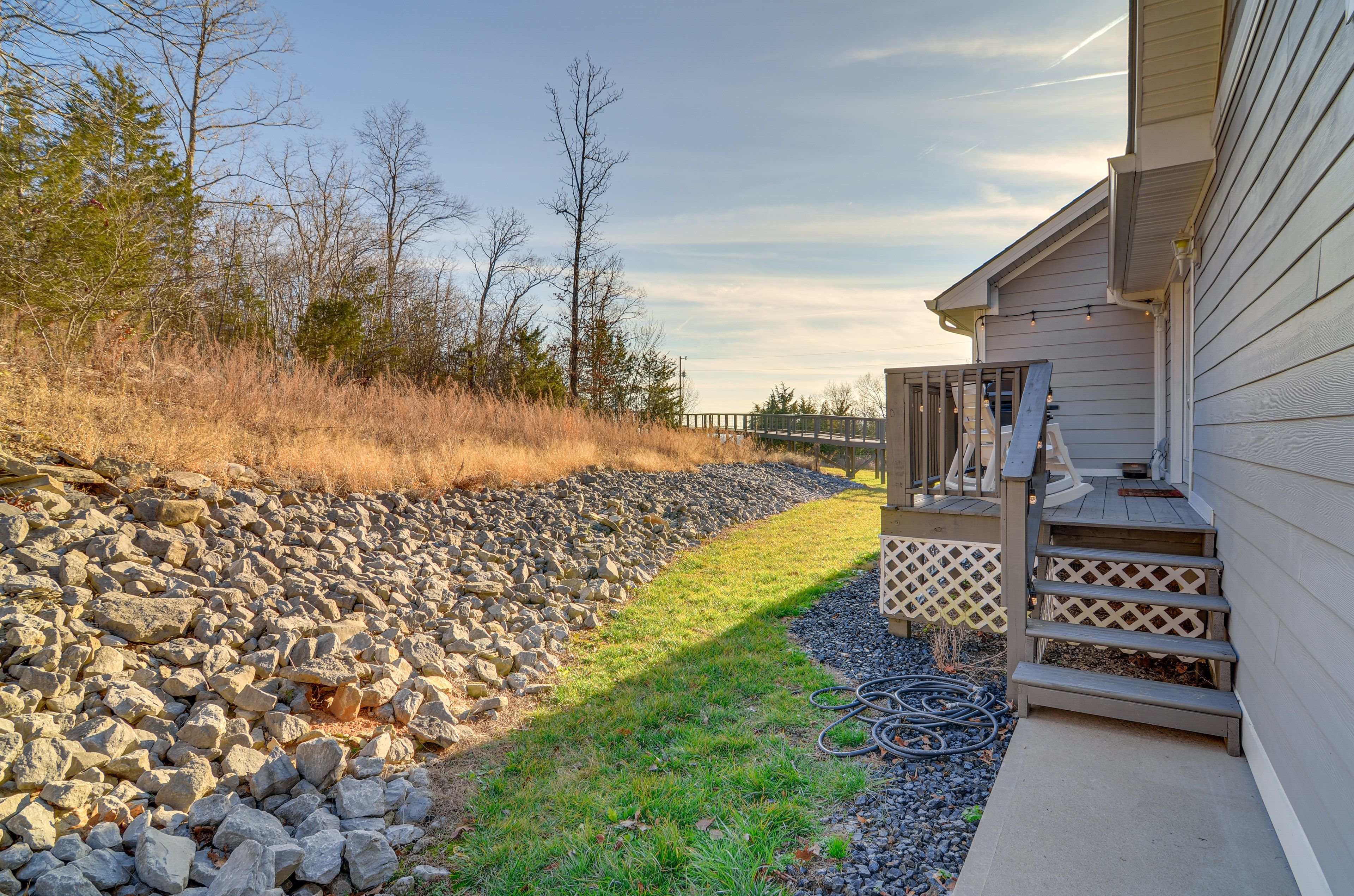 Backyard | Gas/Pellet Grill w/ Smoker