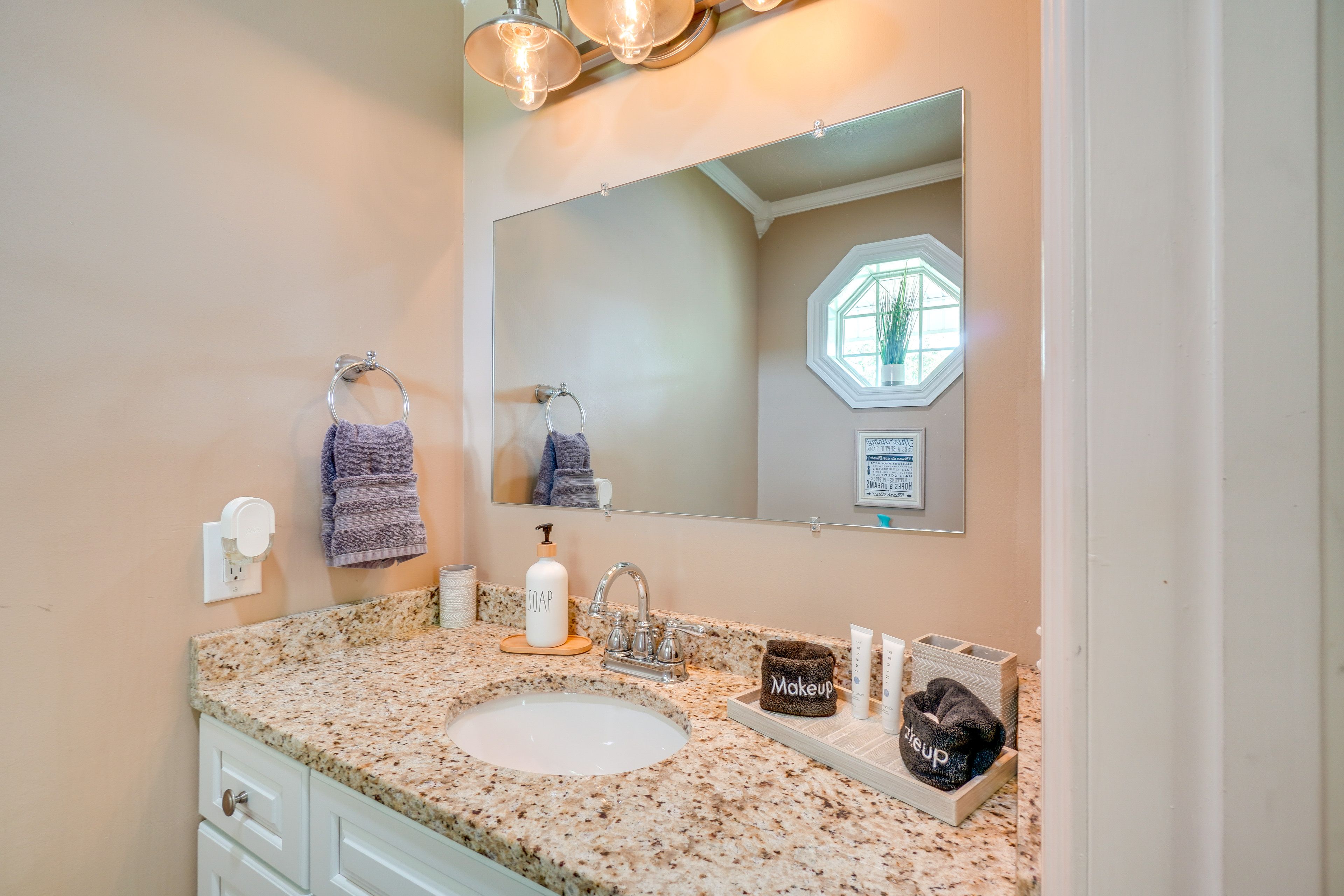 Half Bathroom | 1st Level