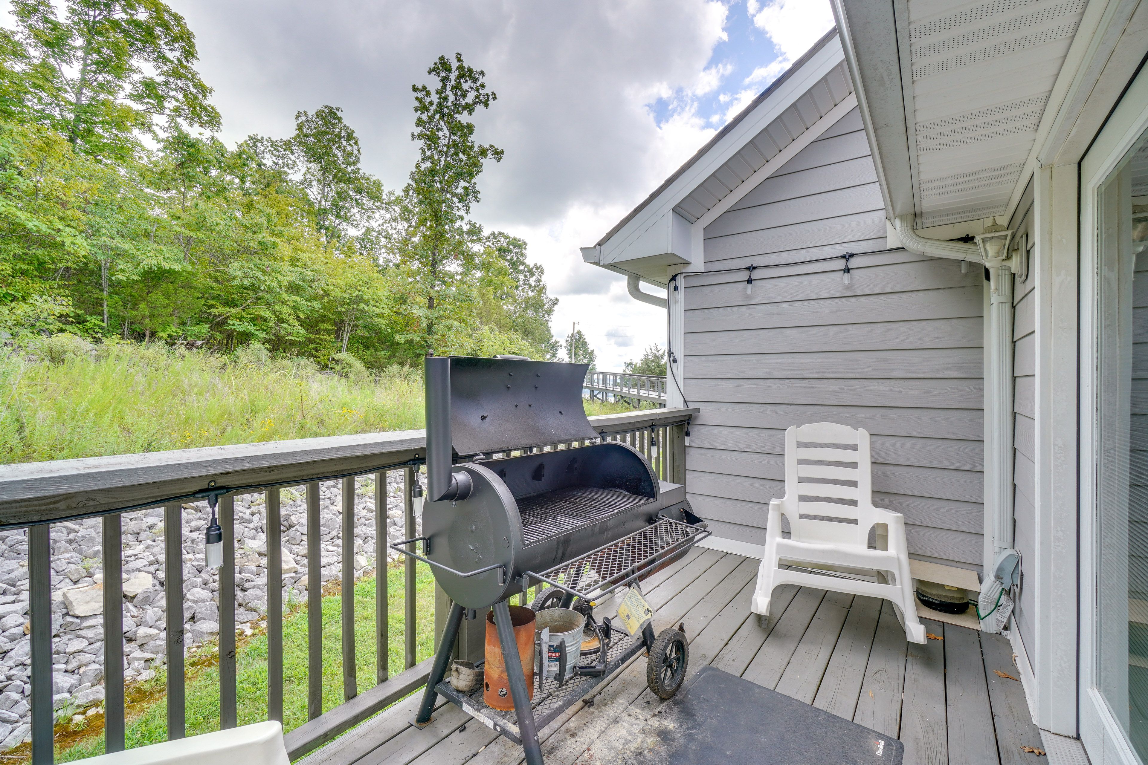 Gas/Pellet Grill w/ Smoker