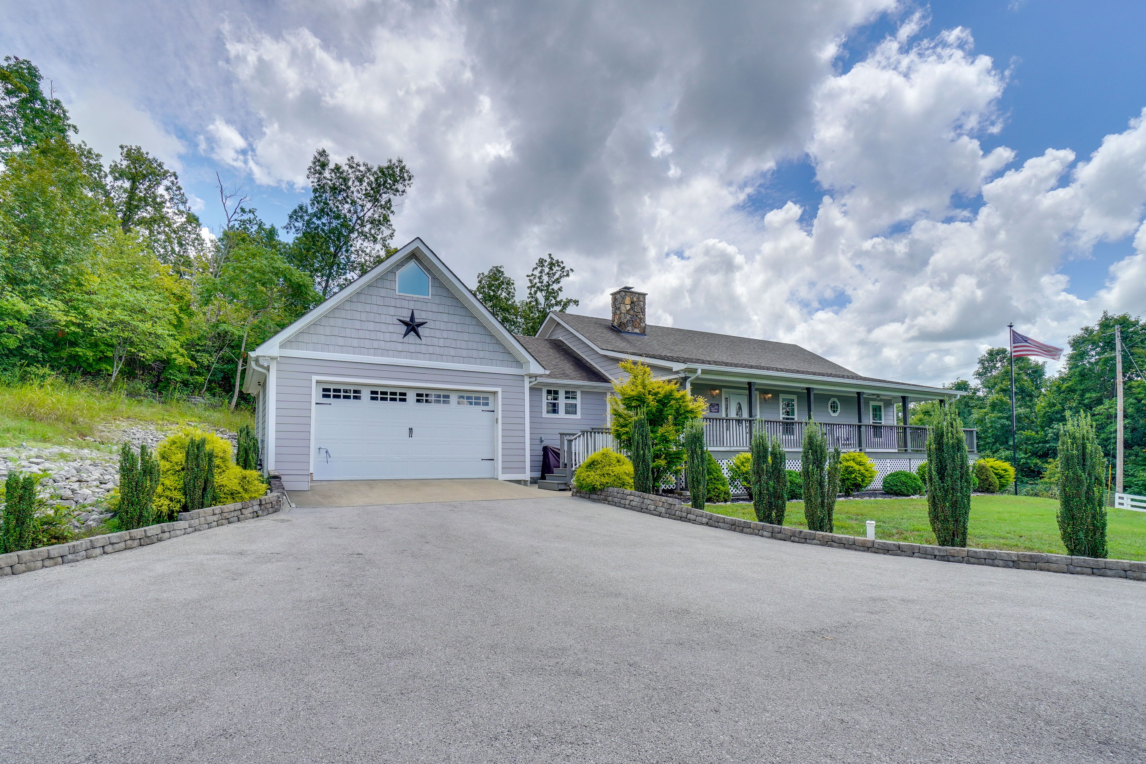Parking | Driveway (5 Vehicles) | Street