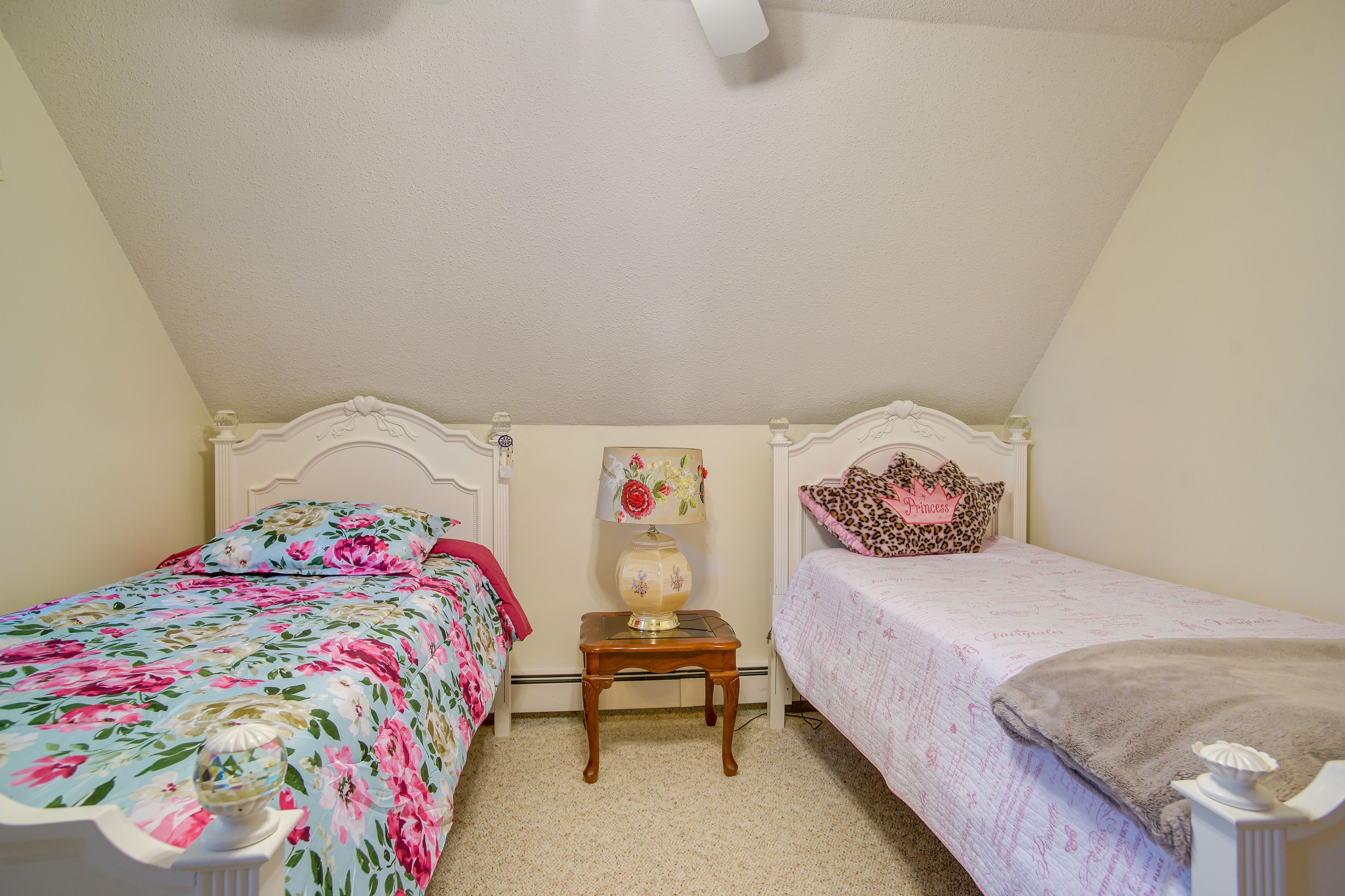 Bedroom 4 | 2 Twin Beds | Upper Level