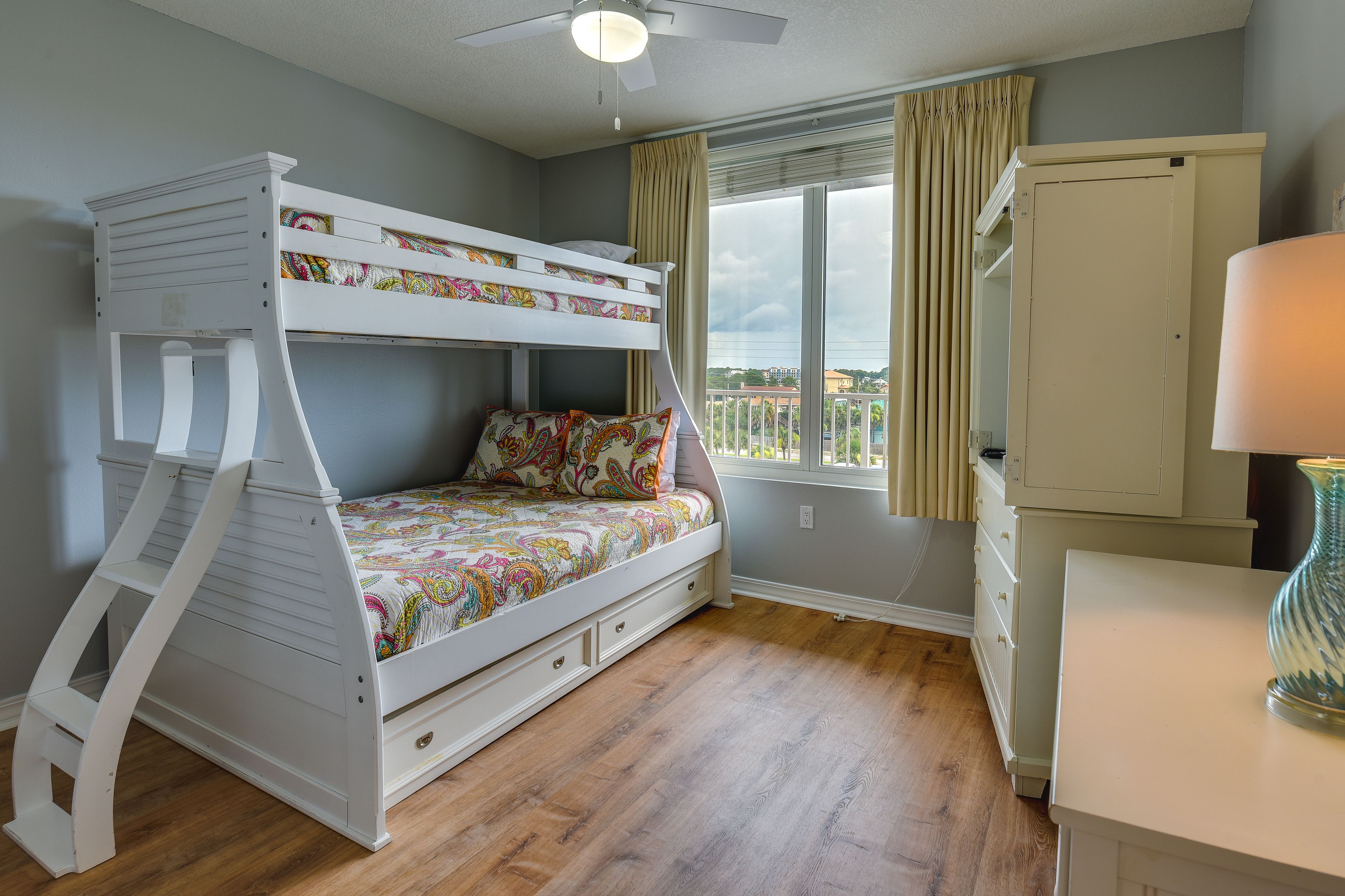 Bedroom 2 | Twin/Full Bunk Bed | Linens Provided