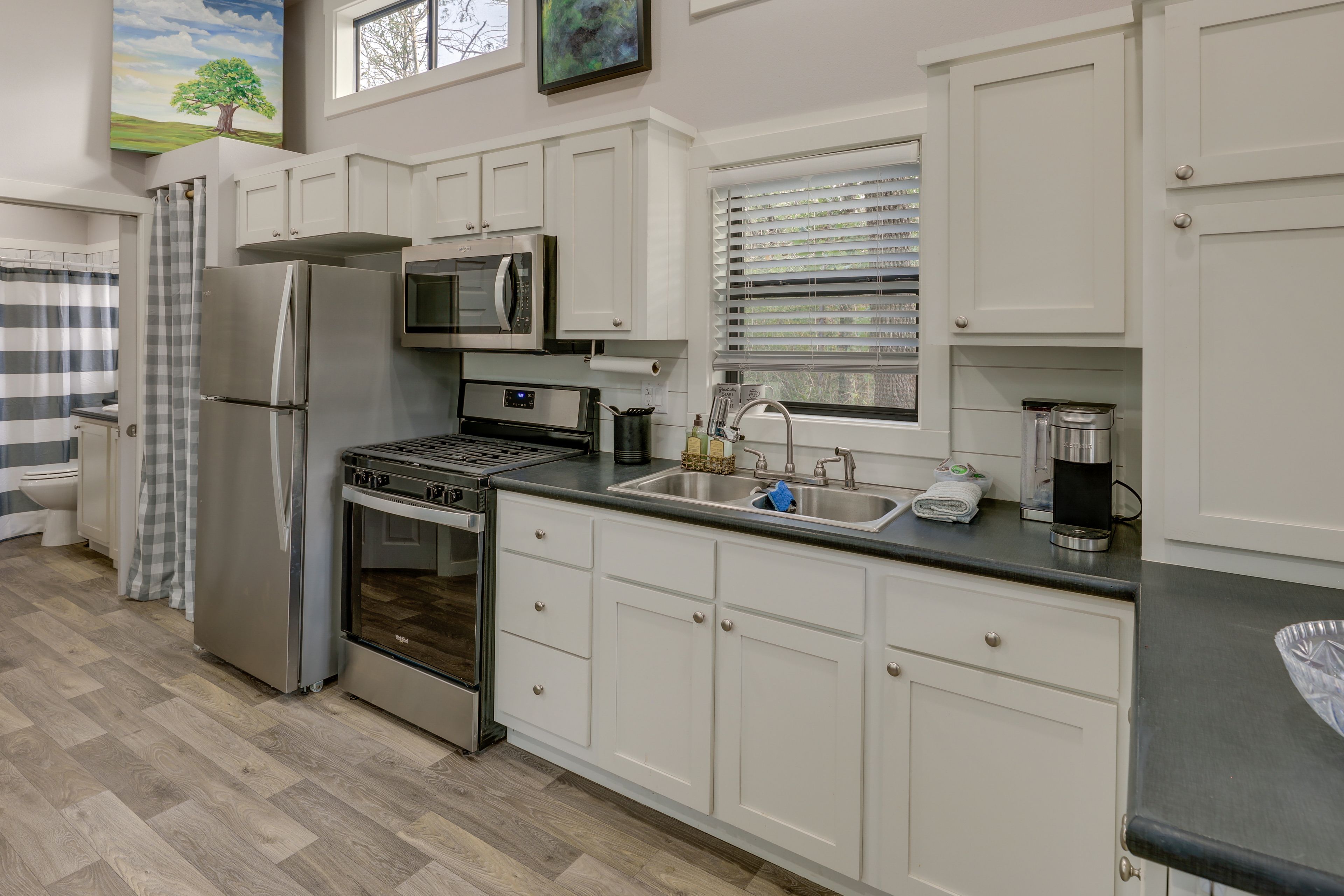 Kitchen | Dishware & Flatware Provided | Trash Bags & Paper Towels Provided