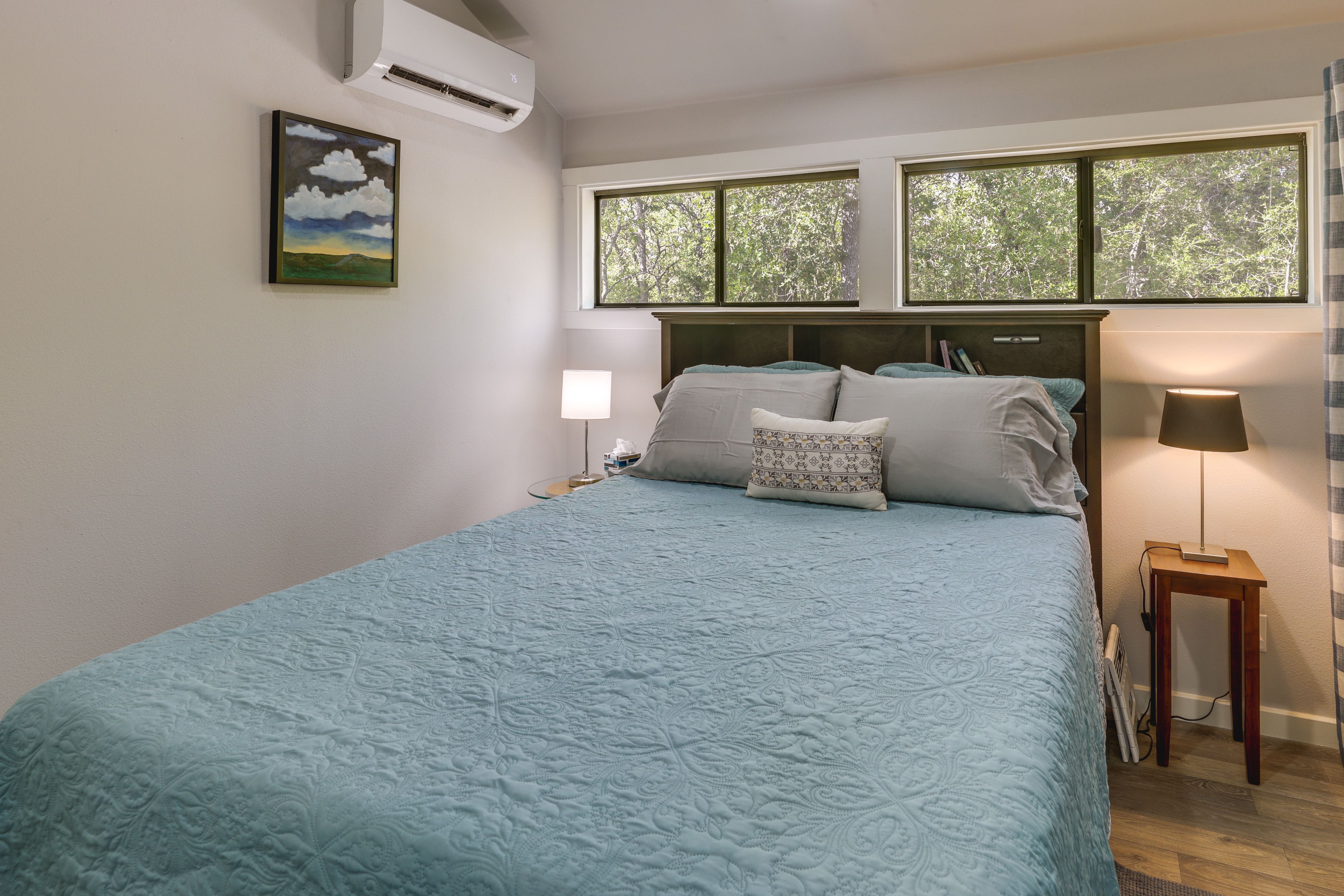 Bedroom | Queen Bed | Linens & Towels Provided
