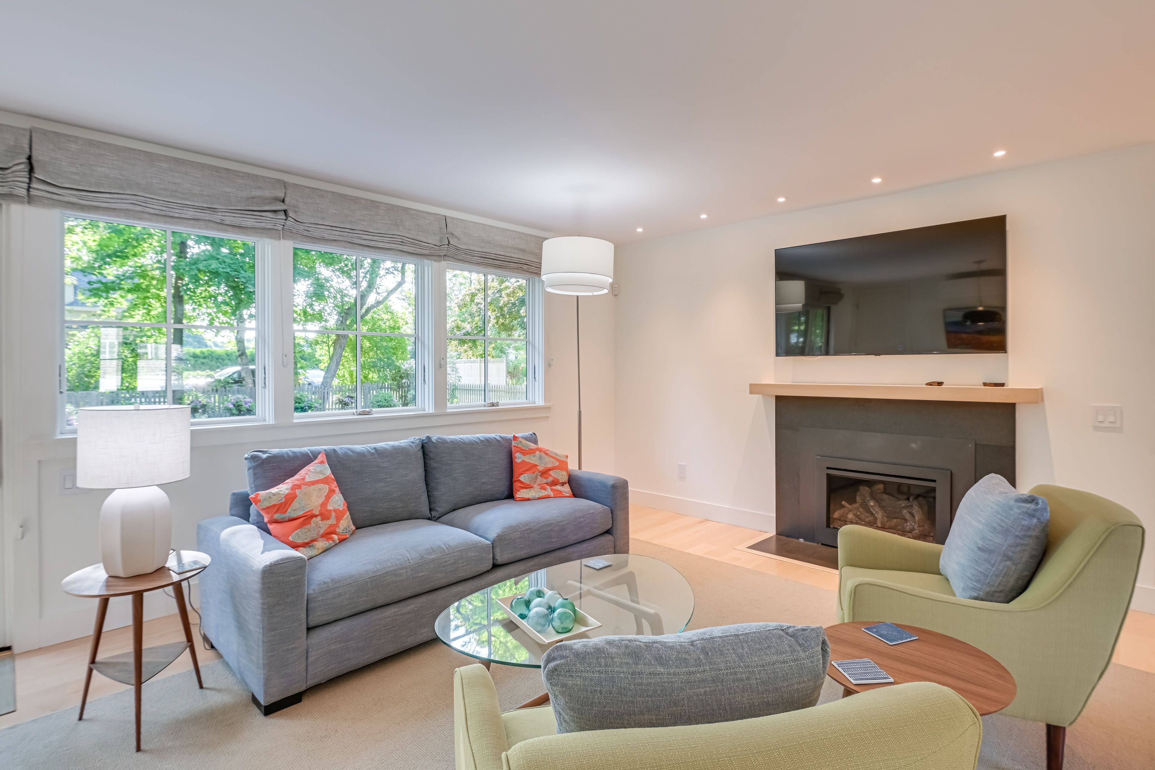 Living Room | Free WiFi | Smart TV | Gas Fireplace