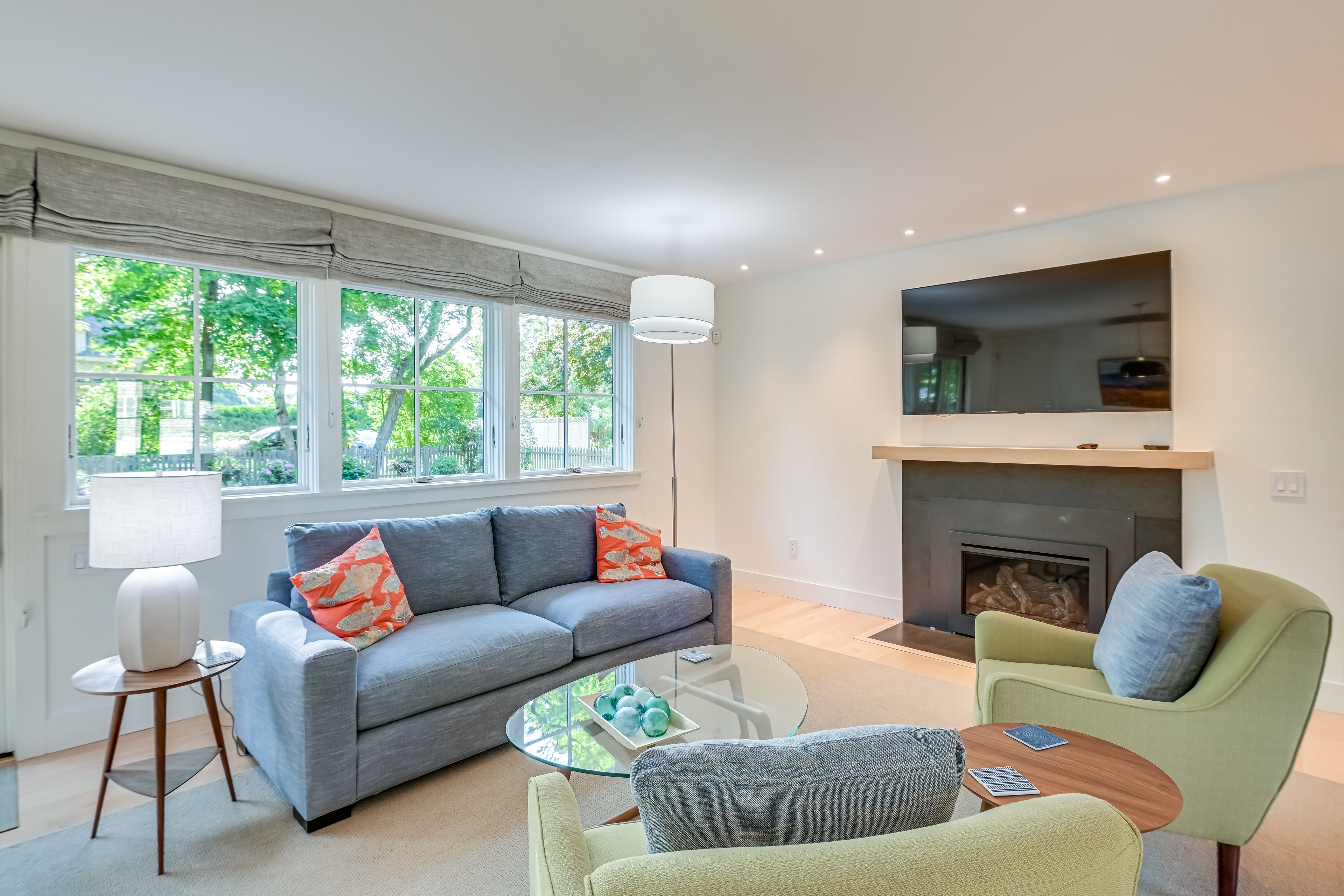 Living Room | Free WiFi | Smart TV | Gas Fireplace