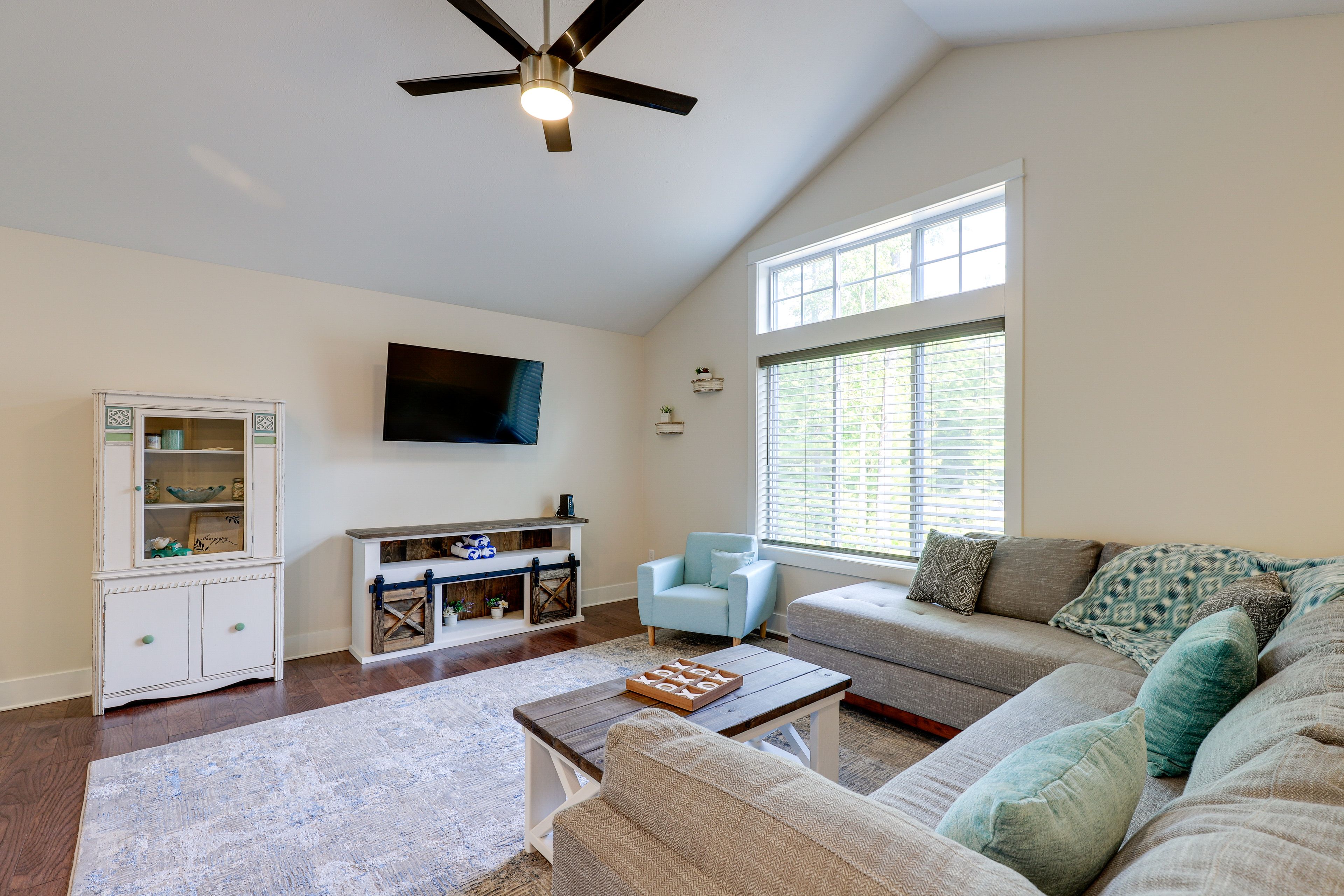 Living Room | Board Games | Free WiFi
