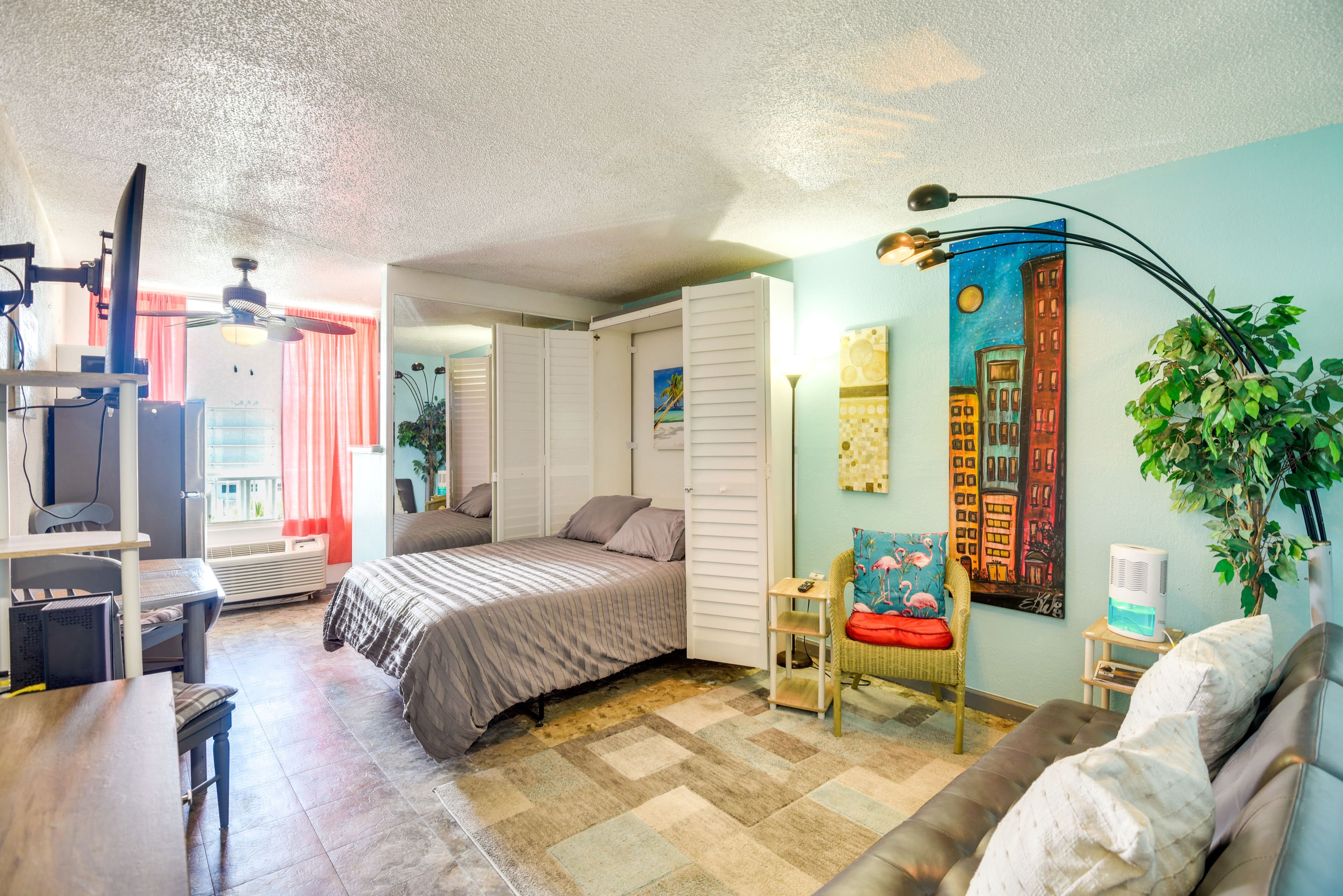 Studio | Queen Murphy Bed