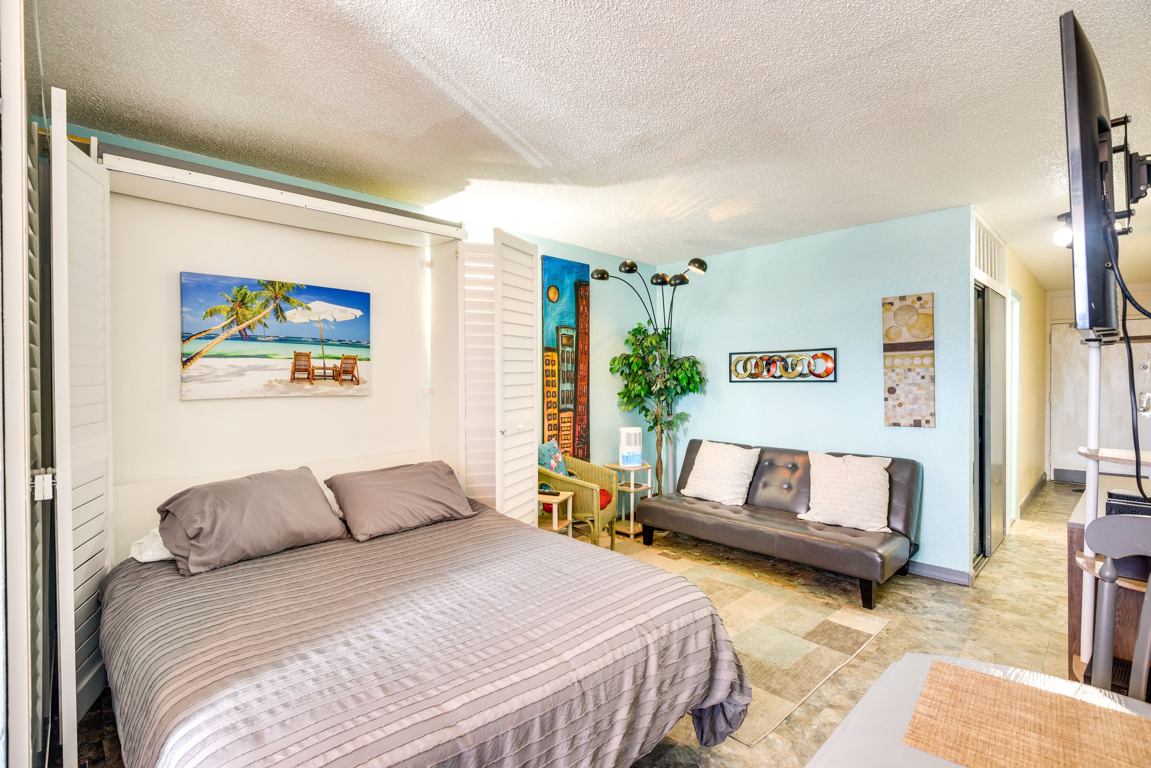Studio | Queen Murphy Bed | Full Futon