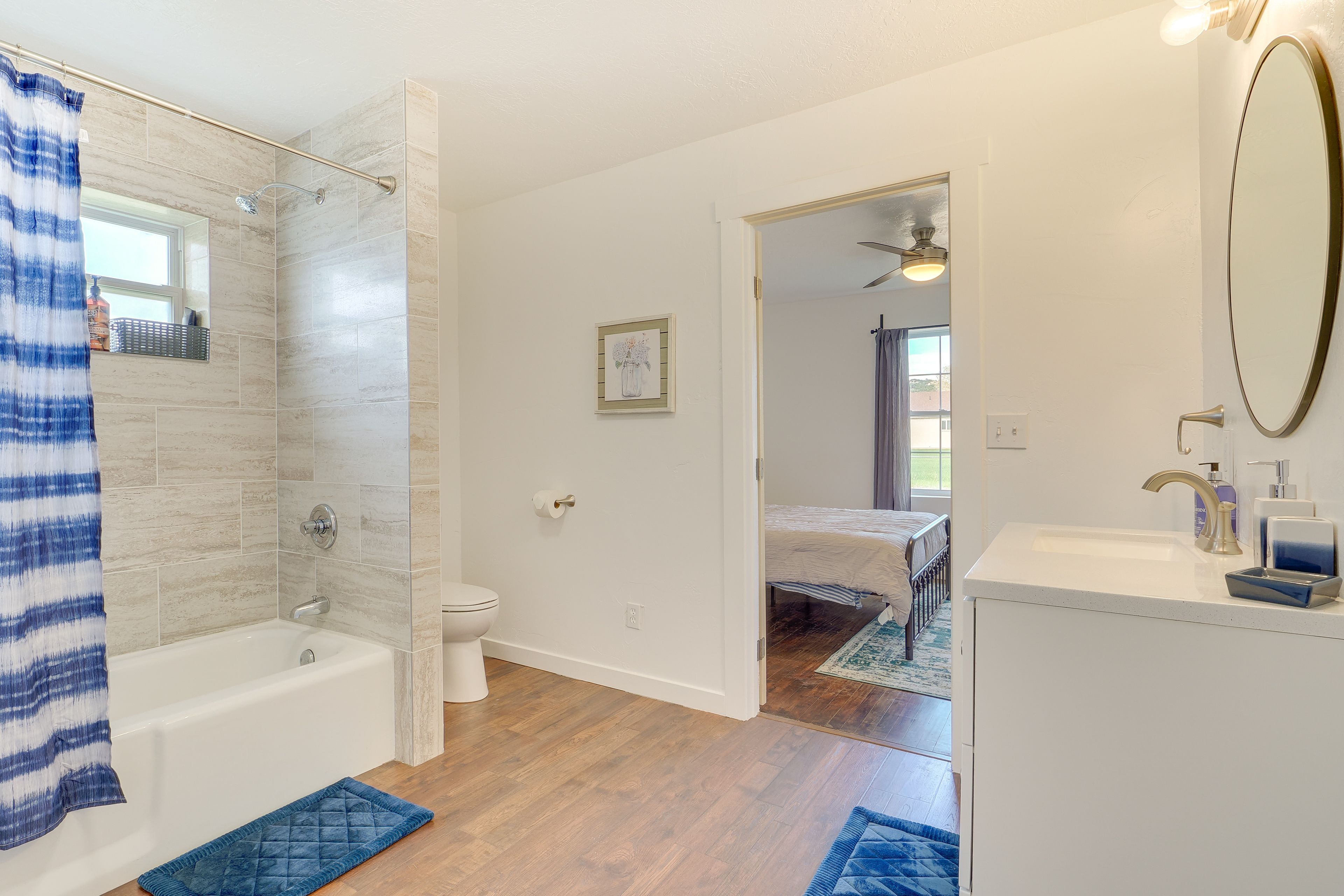 Full Bathroom | Towels Provided | Complimentary Toiletries
