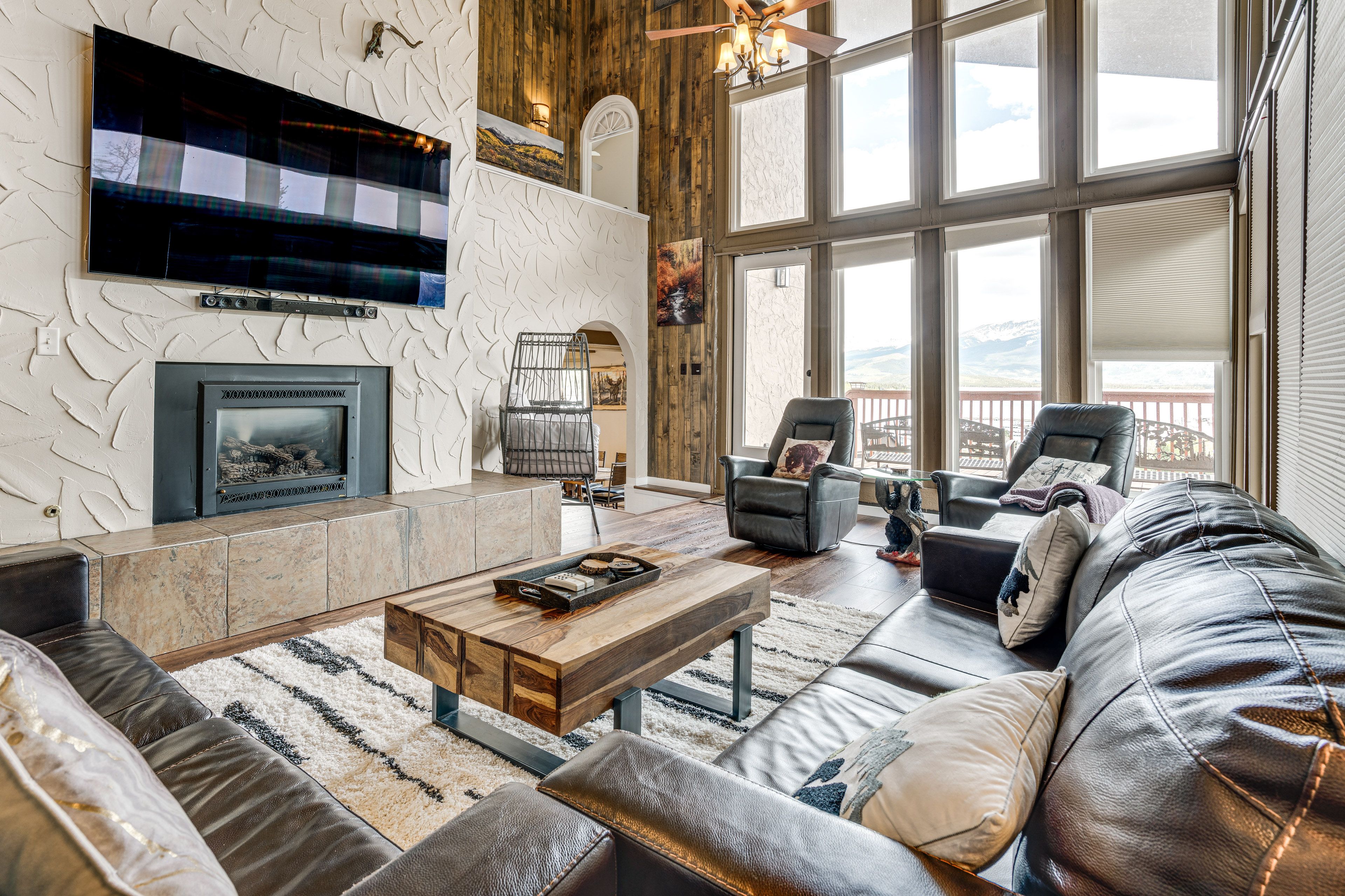 Living Room | Main Floor