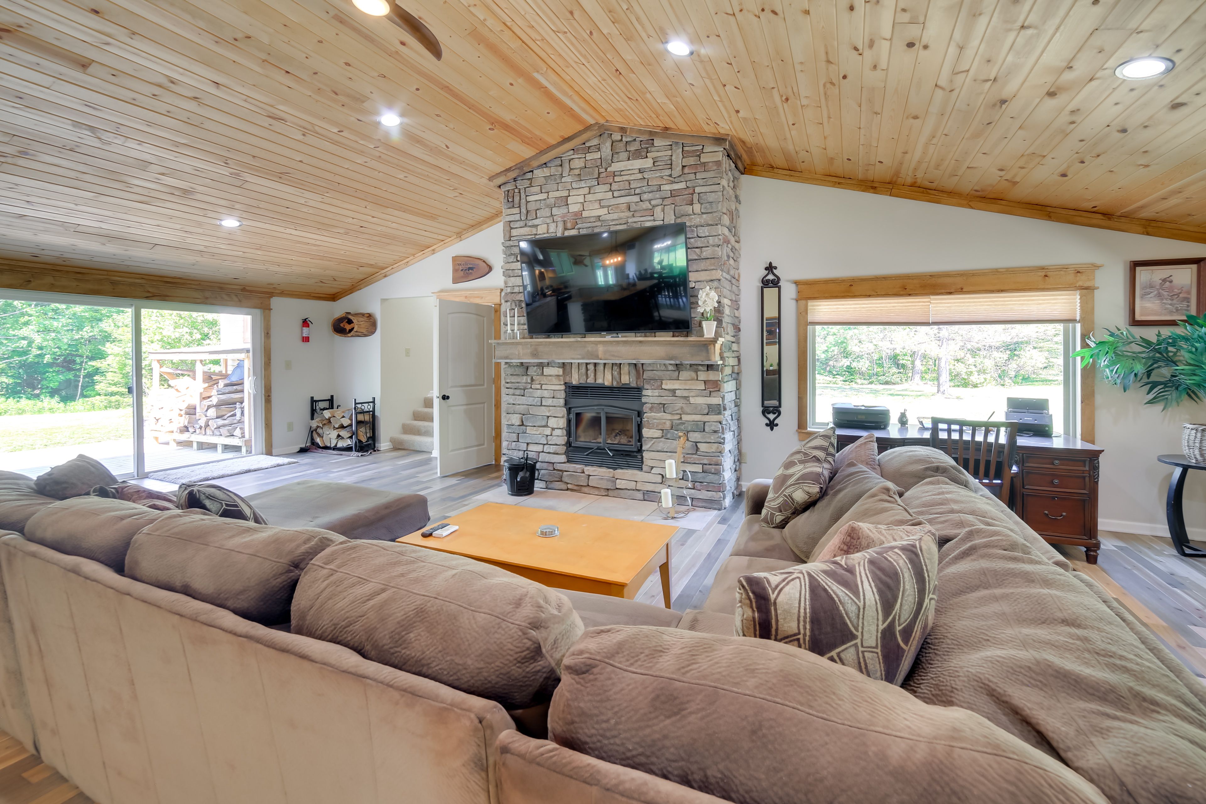 Living Room | Laptop Friendly | Printer & Fax Machine