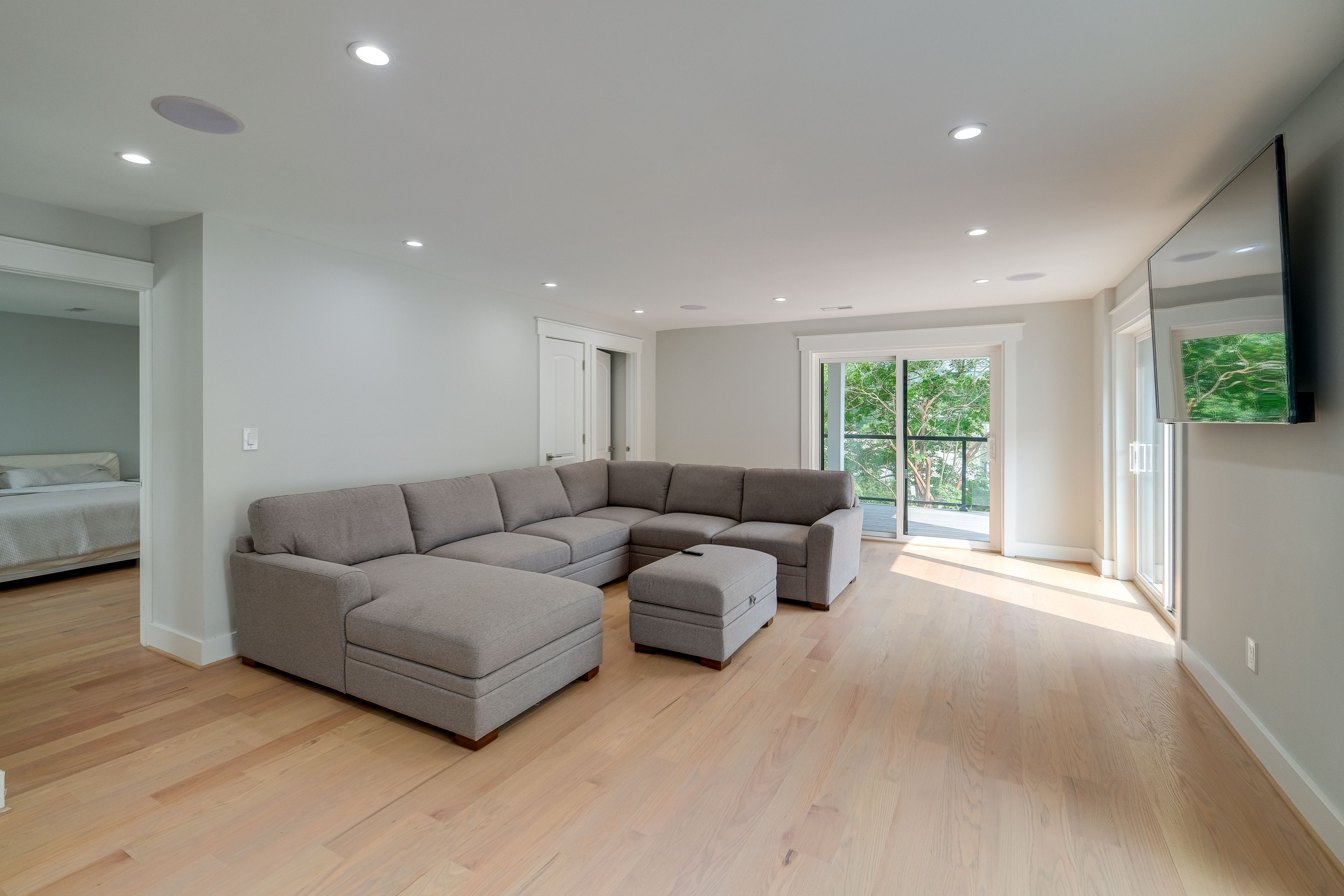 Living Room | Smart TV | Free WiFi | Central Heat & A/C